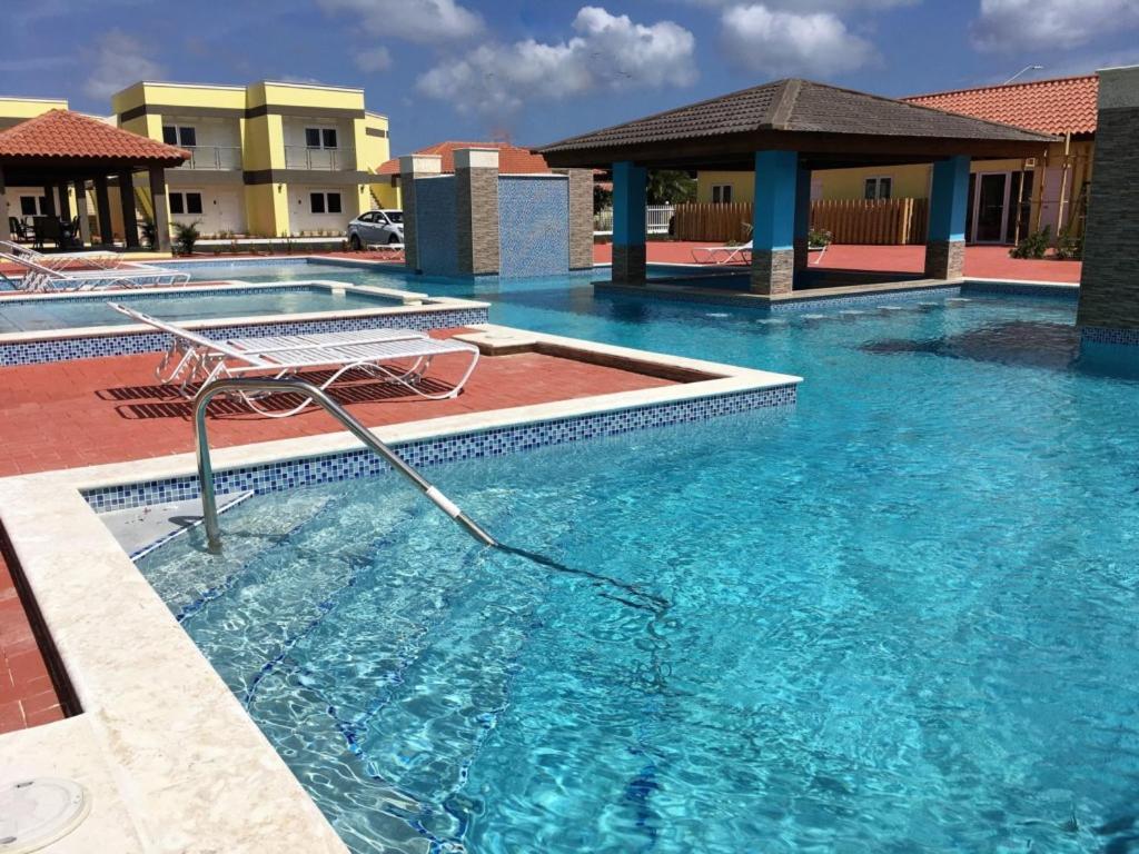 Apartamento Steps To Eagle Beach #10