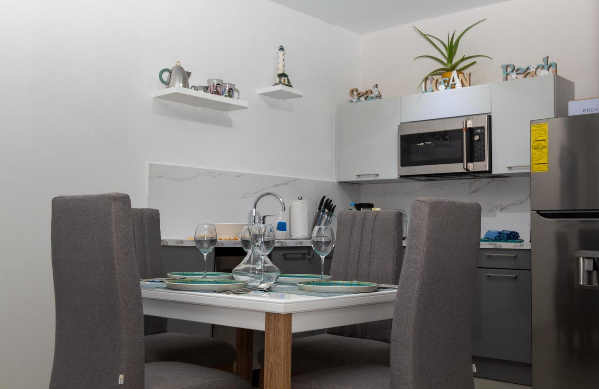 New! Cozy 1 Bedroom Condo- Gold Coast, Noord Aruba Apartment *
