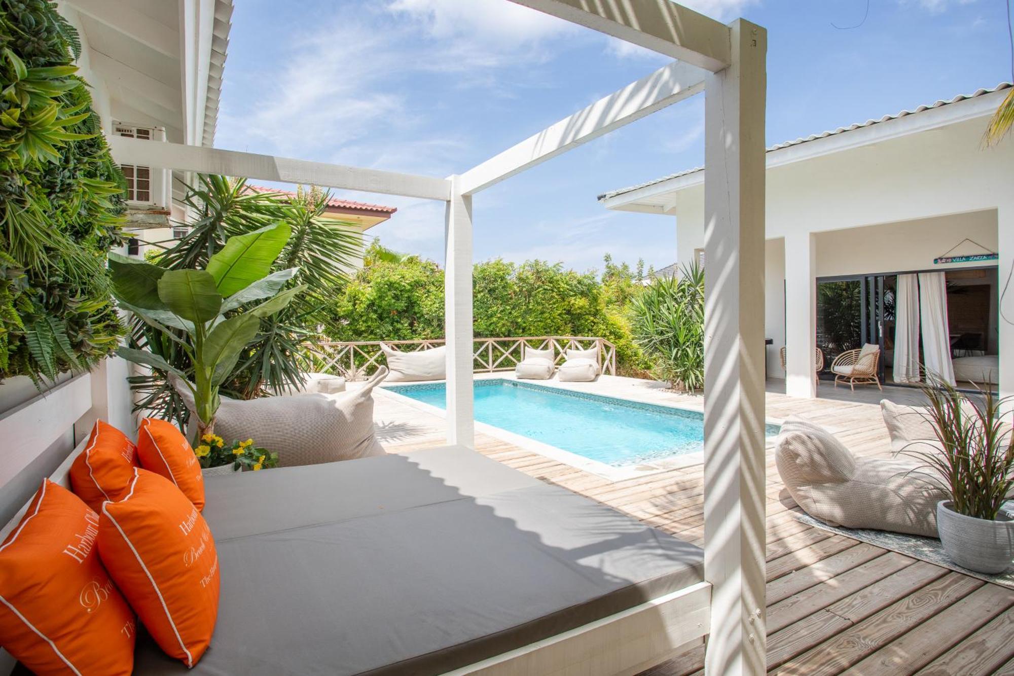 Zarza Villa