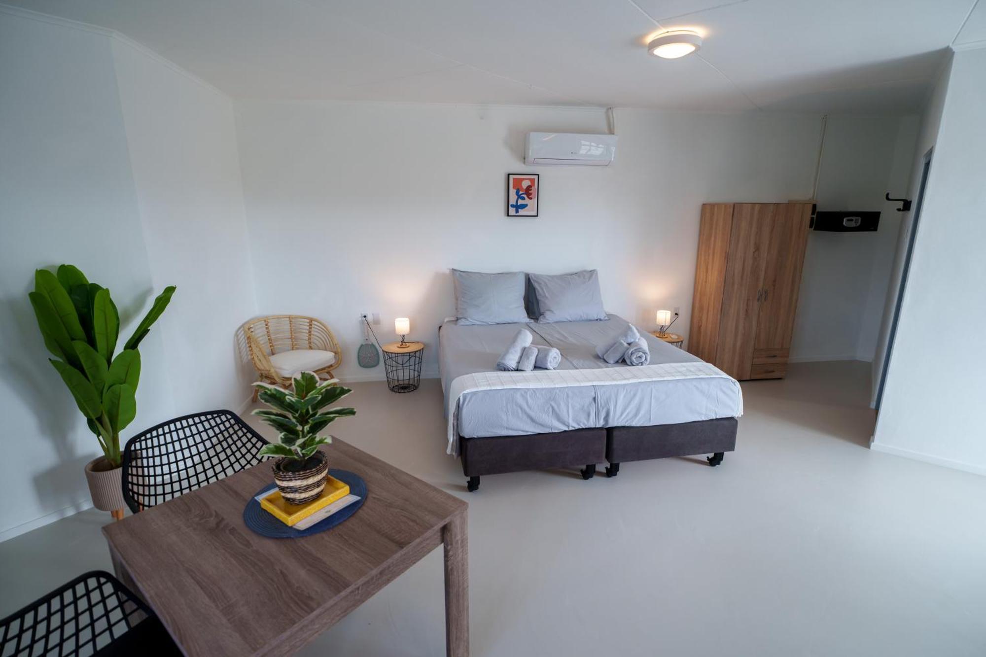 Waterside Apartment *