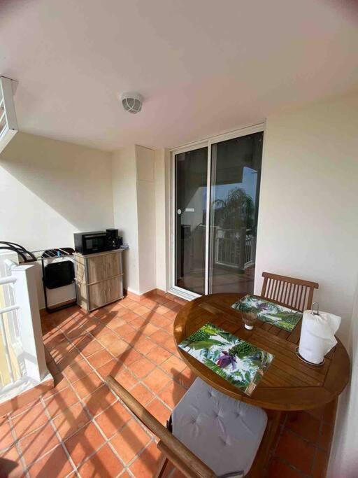 Paisible Avec Piscine, Pas Loin De La Apartment La Trinité
