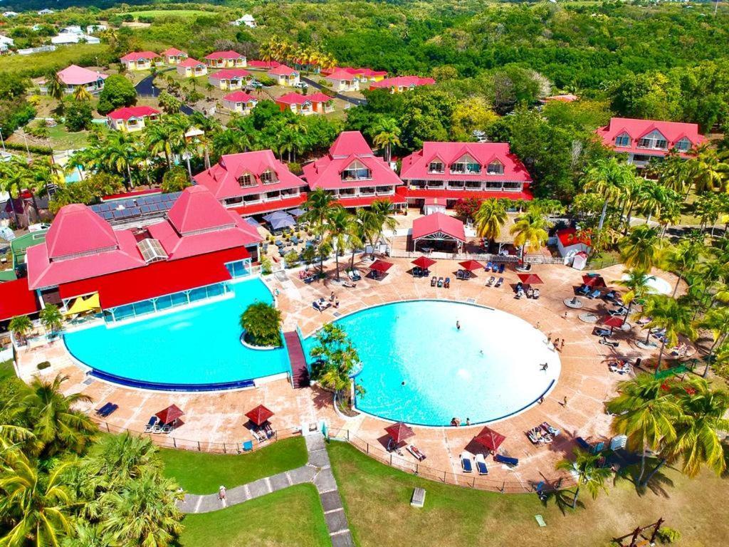 Martial Tropiques: Beachfront With Sea Views In Ste Anne *
