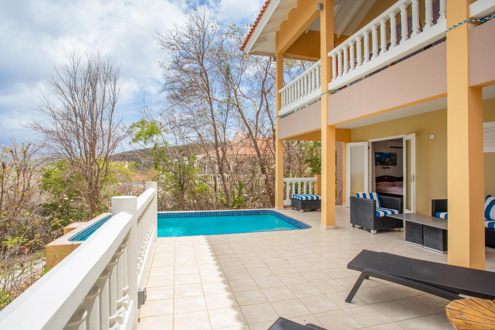 Gran Veranda With Private Pool, Coral Estate