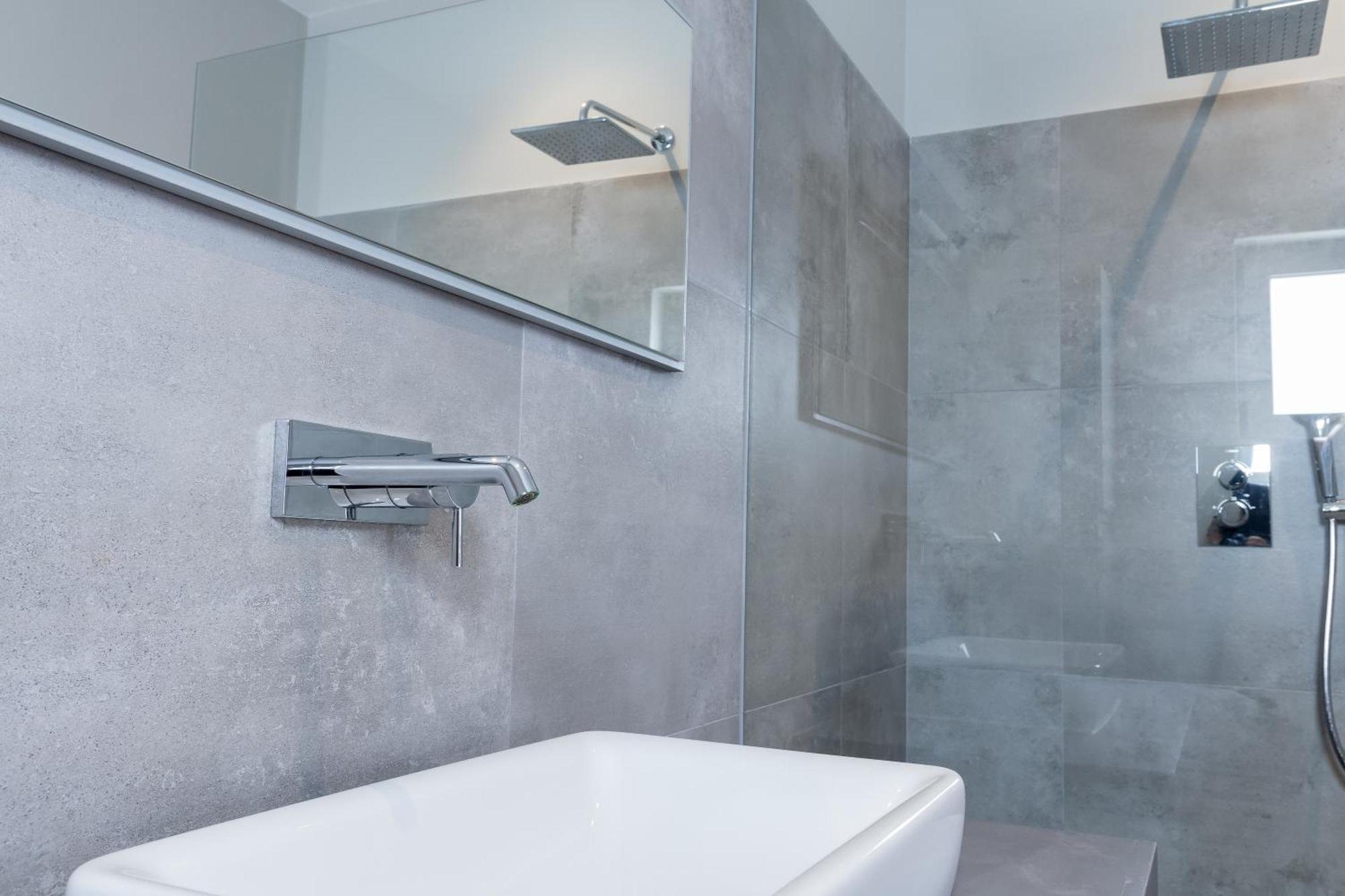 Villa Stylish 4 Bedroom Modern Design, Walking Distance From The