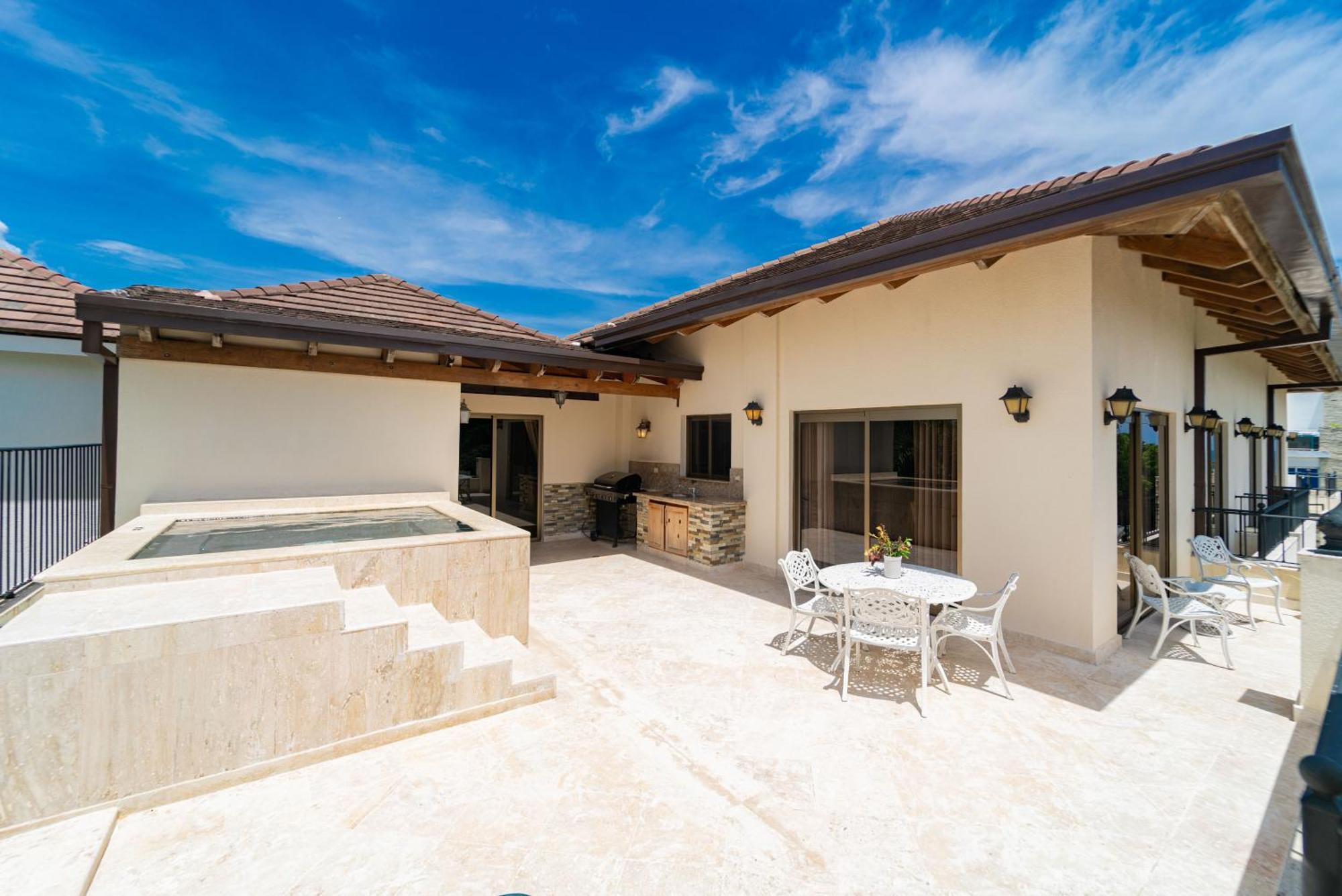 At Grand Laguna By Calisto Apartamento
