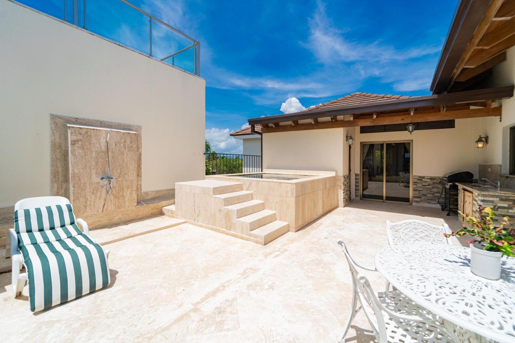 At Grand Laguna By Calisto