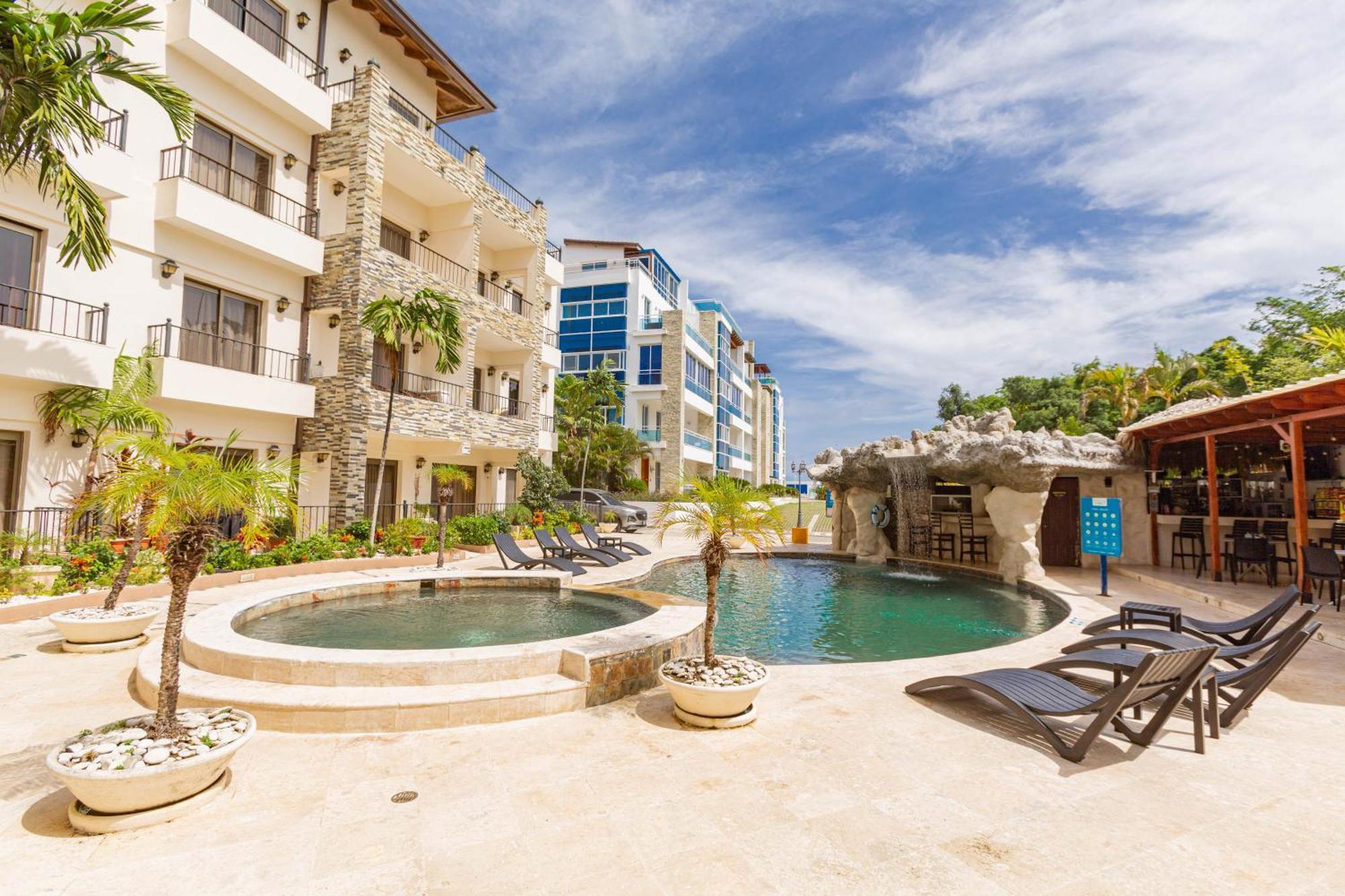 At Grand Laguna By Calisto