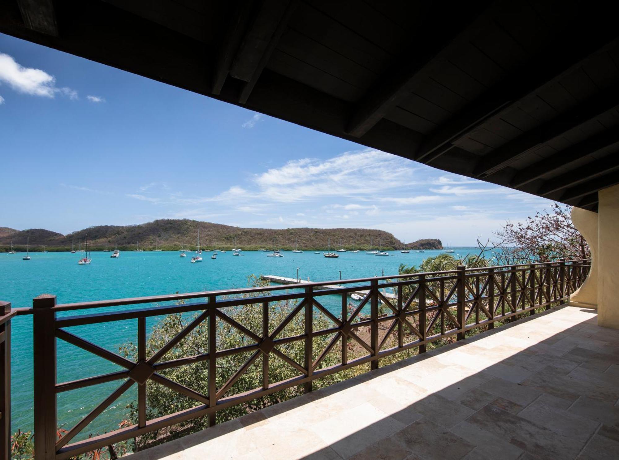 Secret Harbour Boutique And Marina Hotel