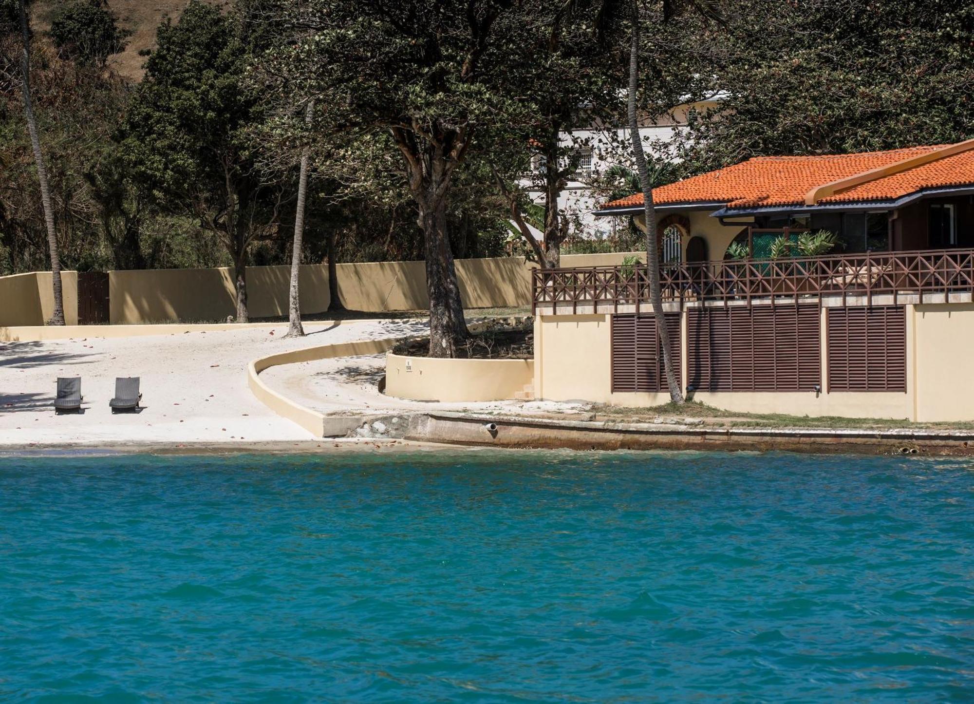 Secret Harbour Boutique And Marina 4*
