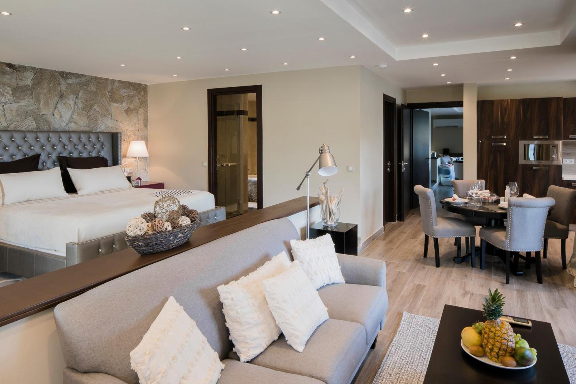 Secret Harbour Boutique And Marina Hotel 4*