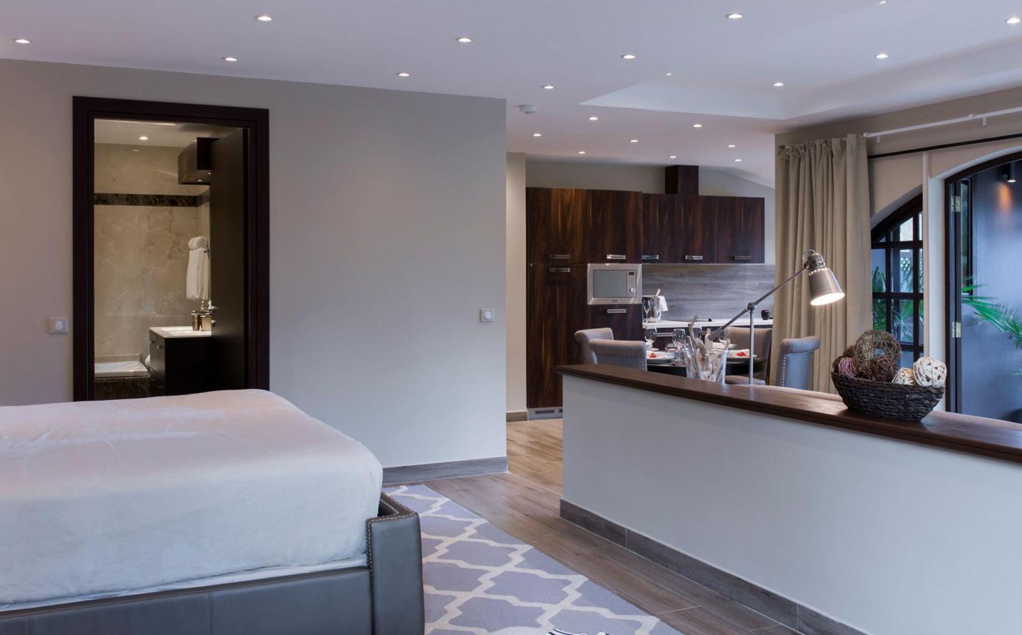 Secret Harbour Boutique And Marina 4*
