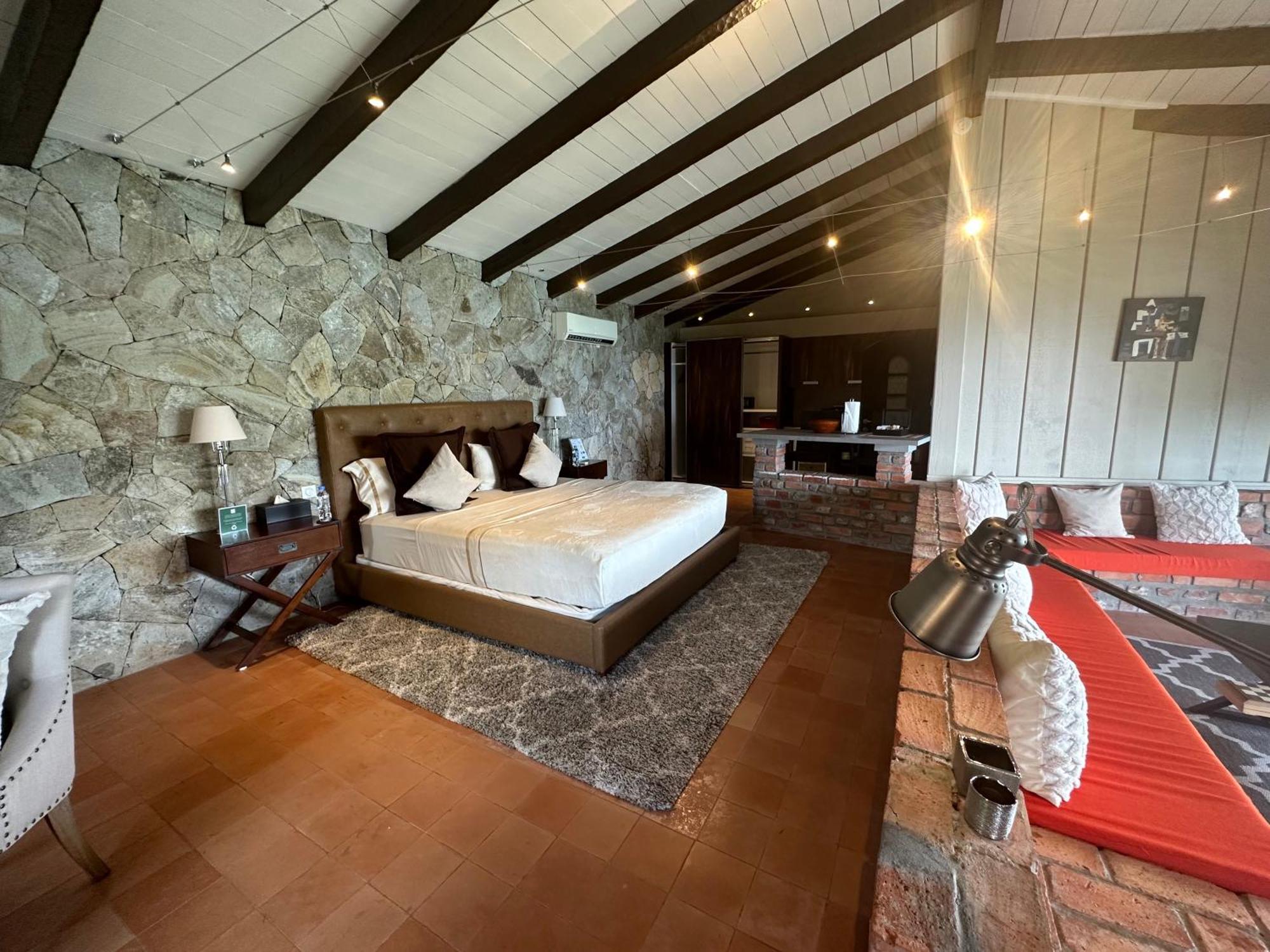Secret Harbour Boutique And Marina Hotel 4*