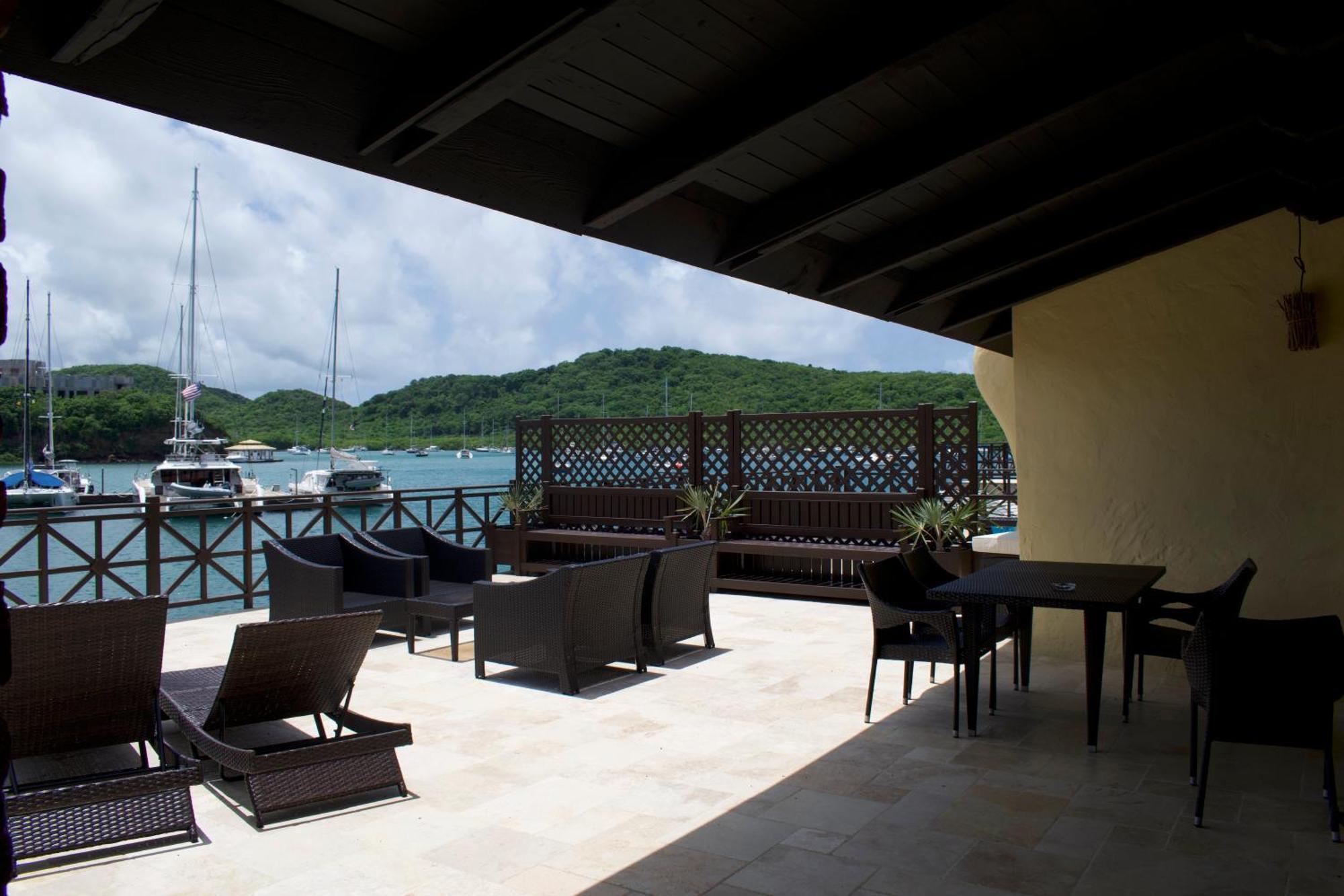 Secret Harbour Boutique And Marina Hotel