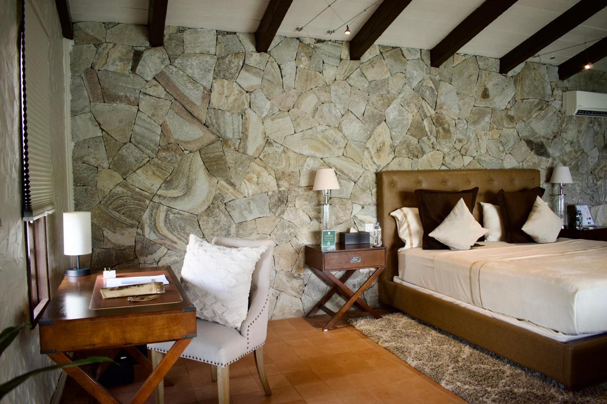 Secret Harbour Boutique And Marina Hotel