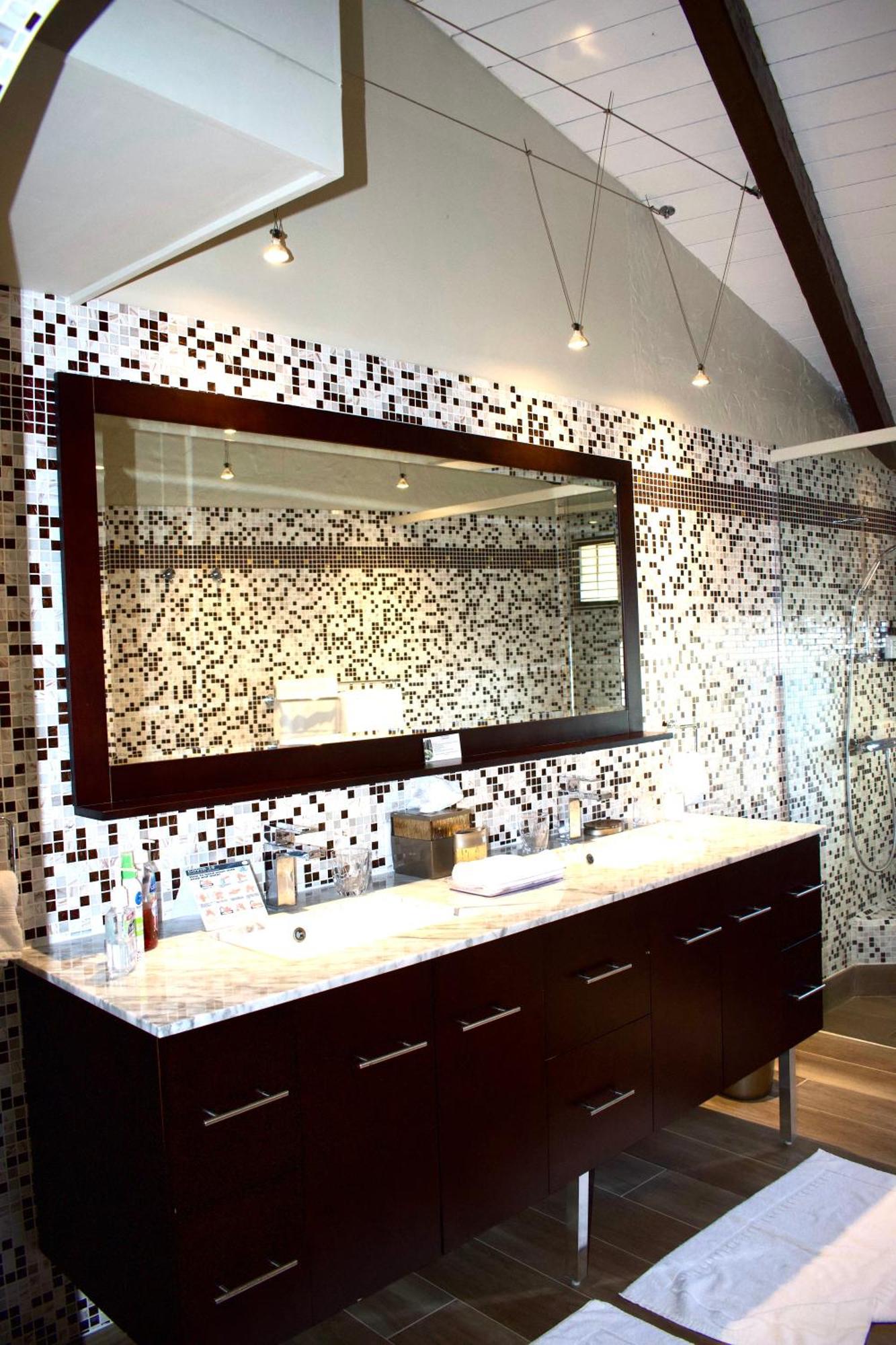 Secret Harbour Boutique And Marina 4*