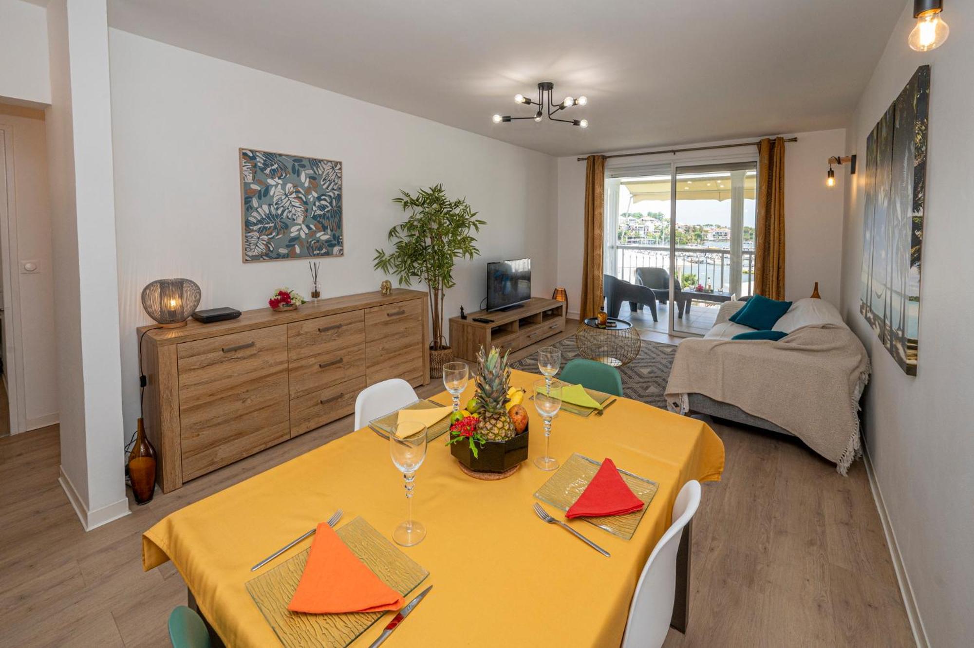 Marina Gardens Apartment *