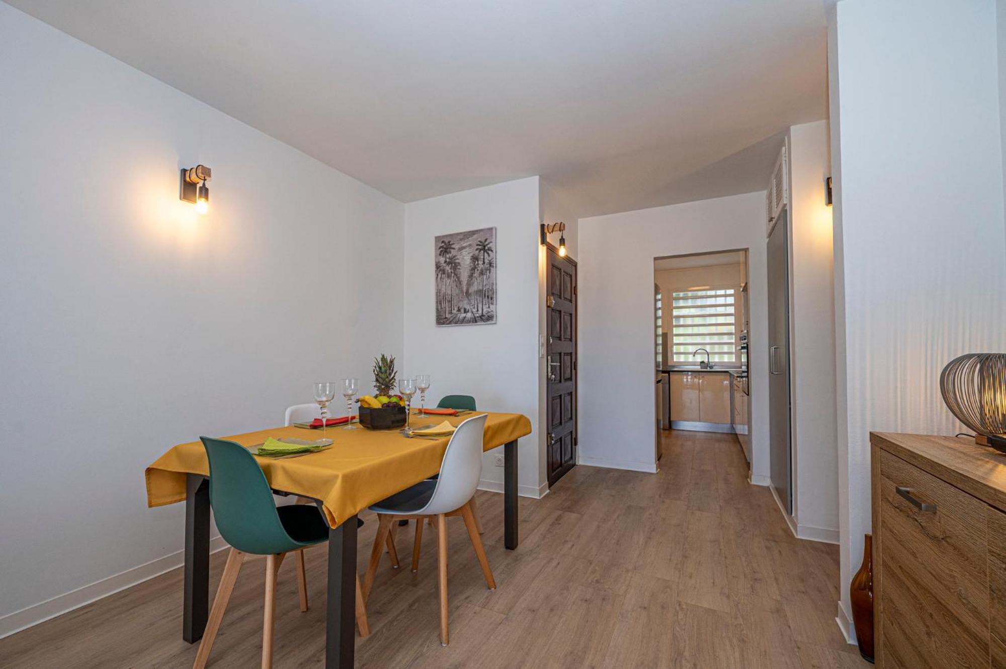 Marina Gardens Apartment *