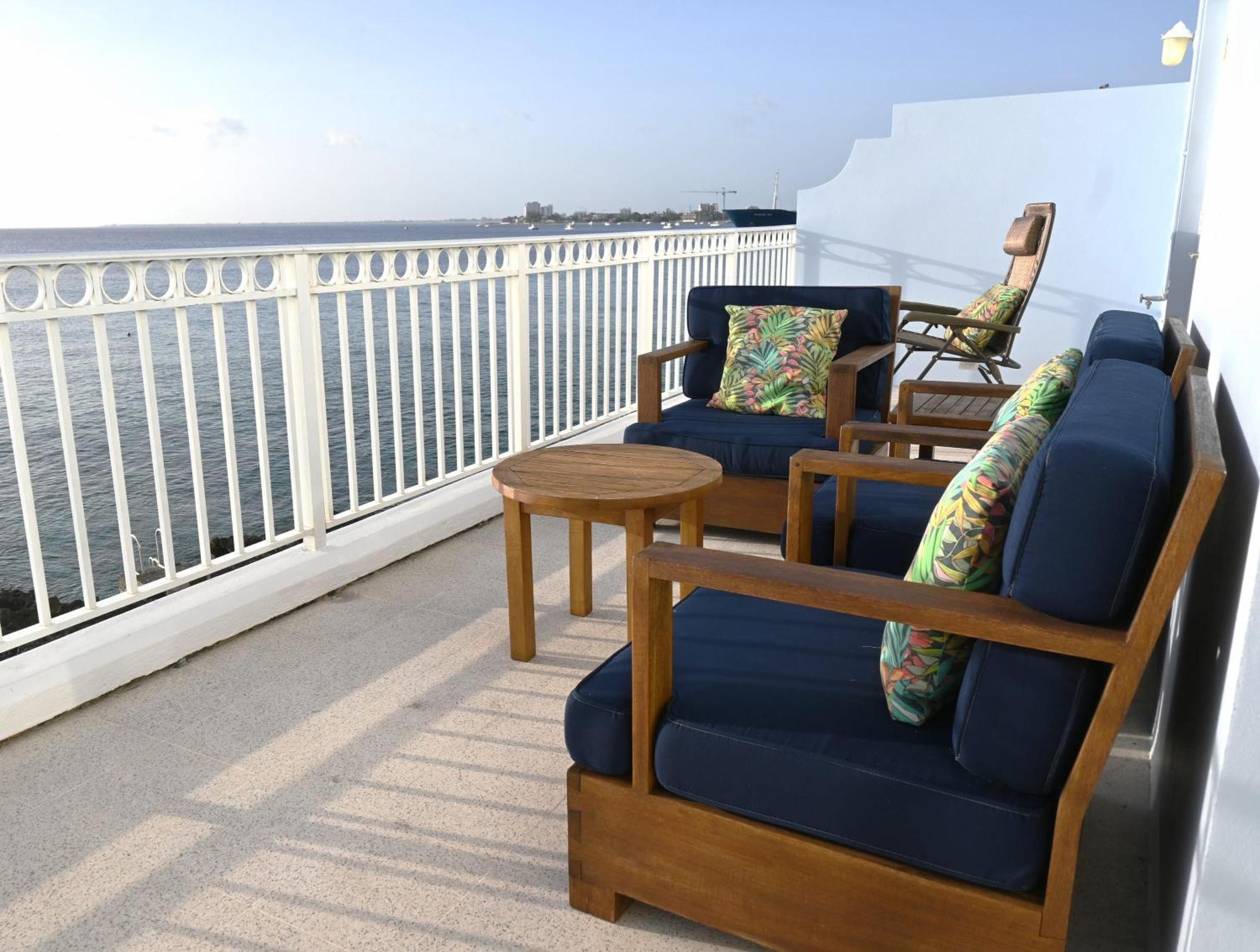 Apartment Dive Into Sunsets At The Residences George Town