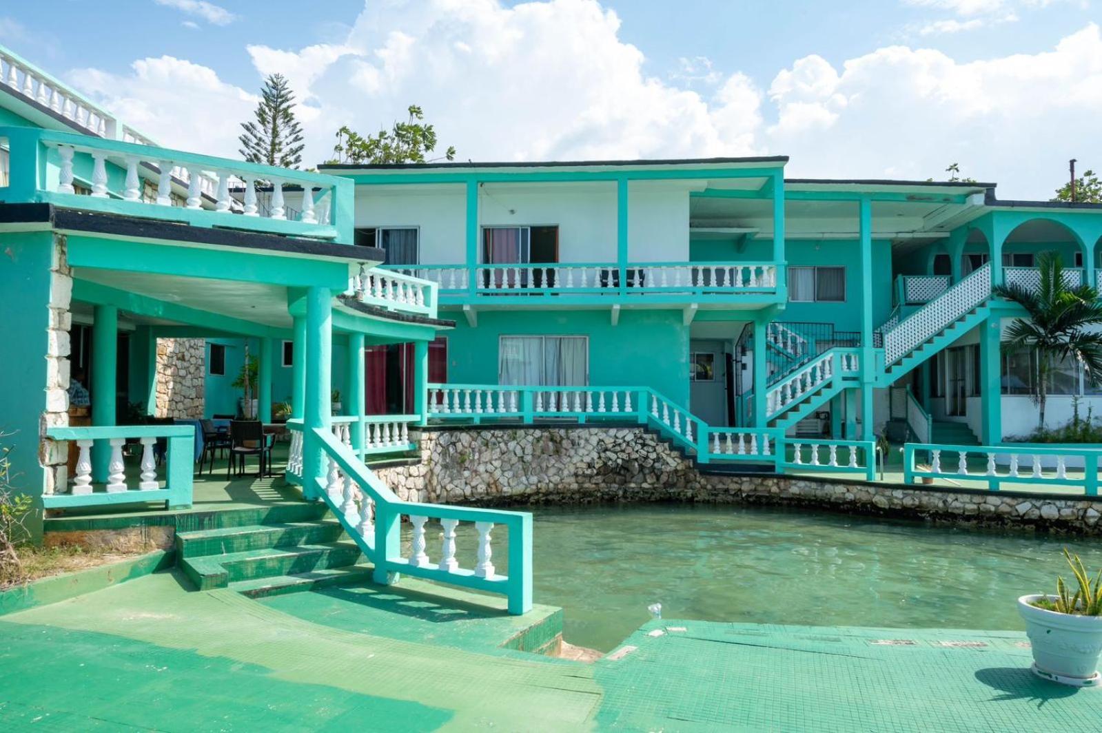 Ocean Front Triple At Sahara Casa de hóspedes *