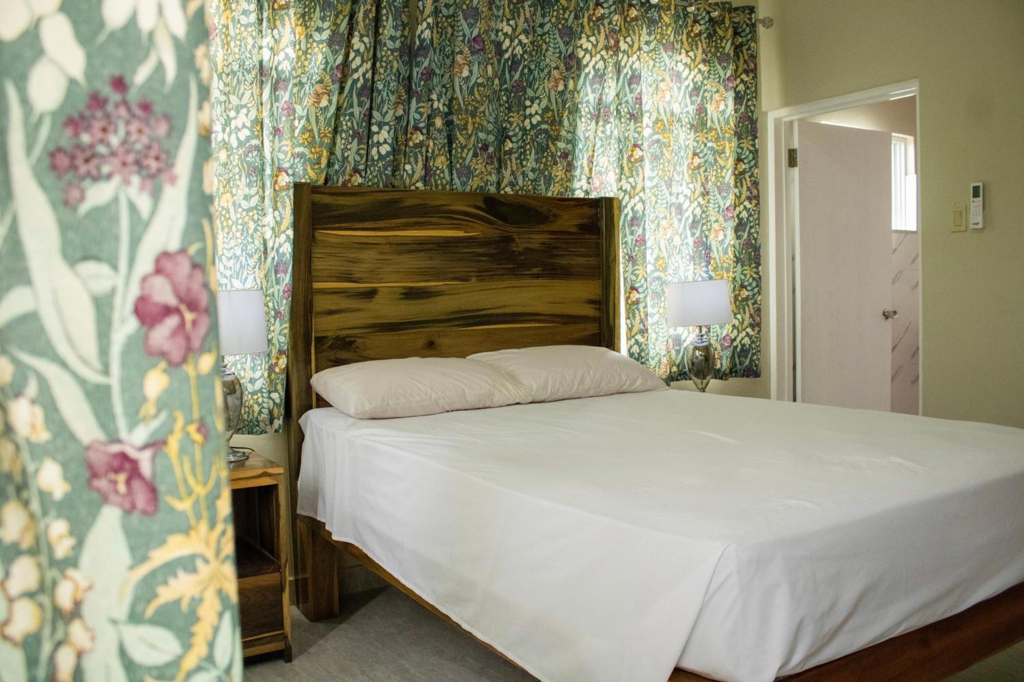 Demaroys Guest house Treasure Beach