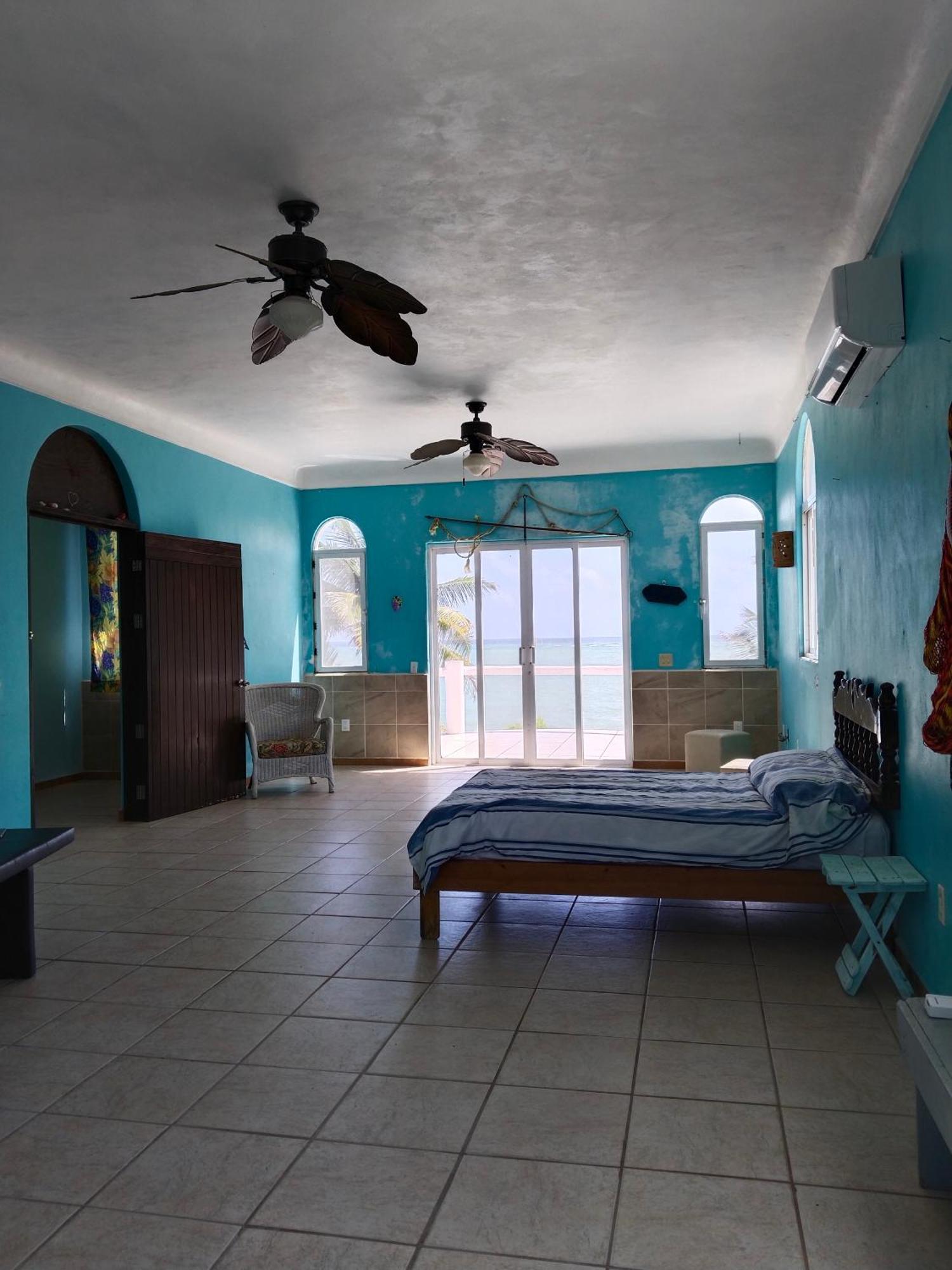 House Of Colors / Casa De Colores Mahahual