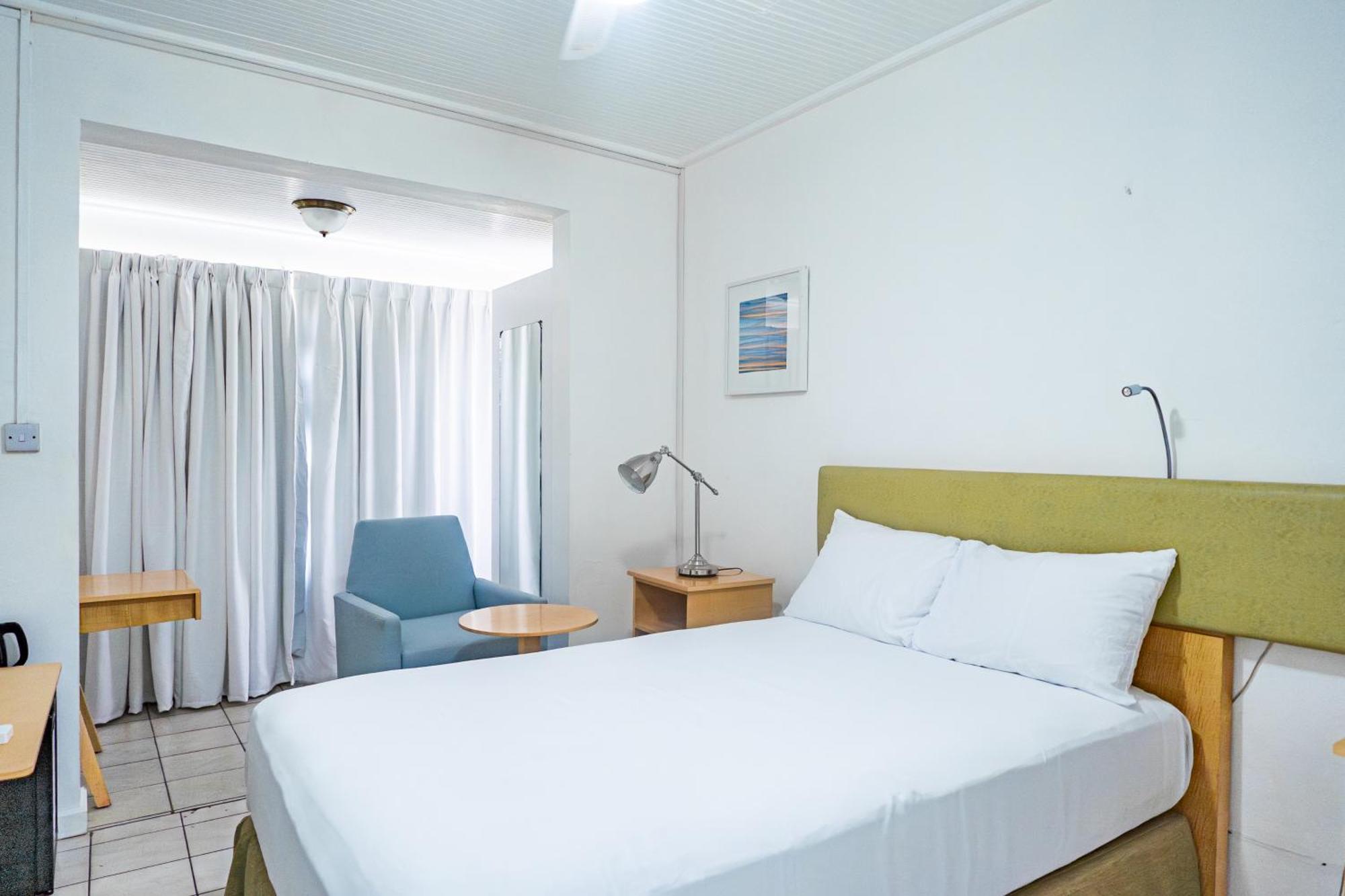 Ocean's Edge Restaurant & Bar Hotel Roseau