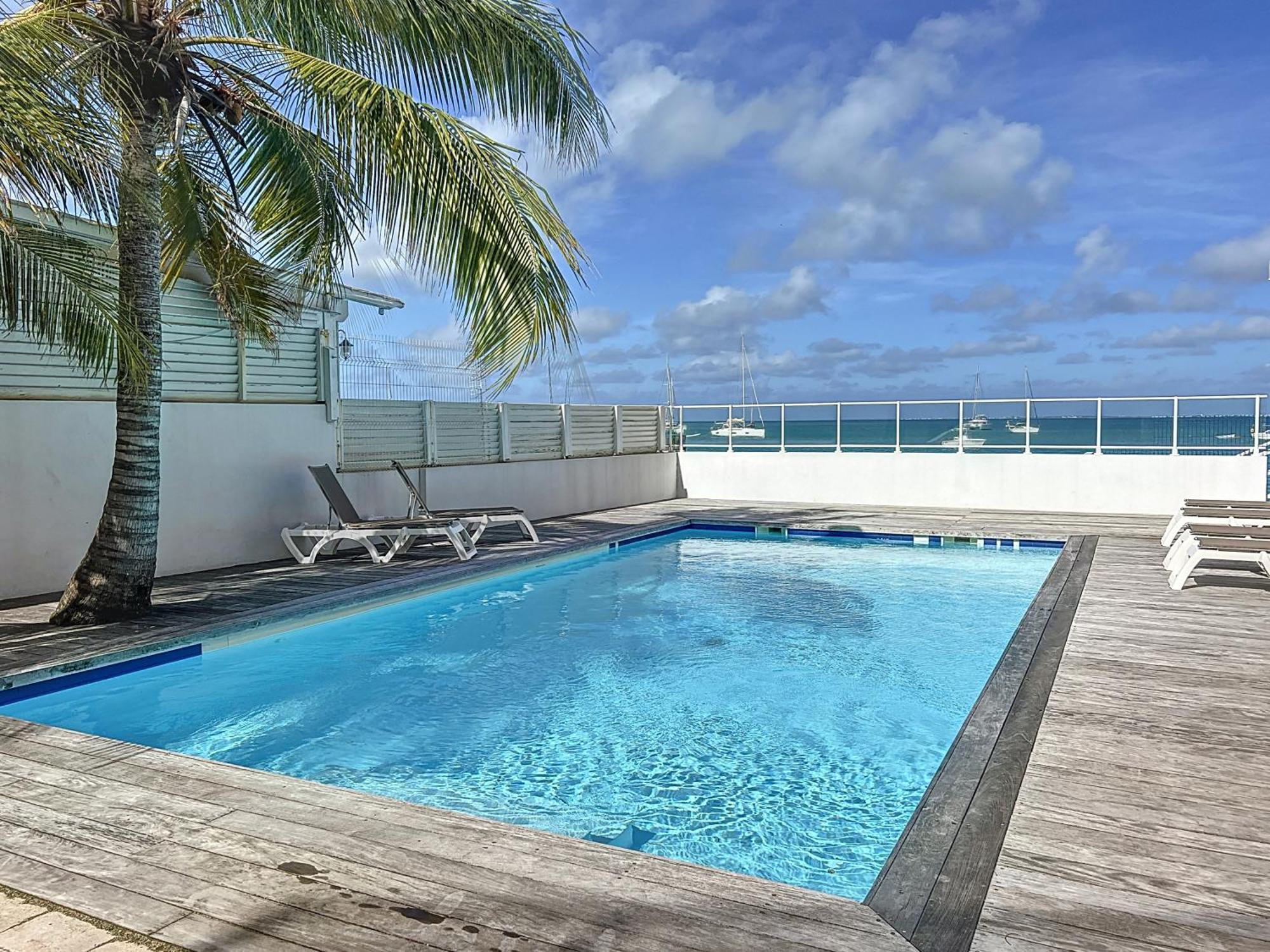 Kokonut Sea View With Pool On Beach, Central, Private Parking Apartment Grand Case