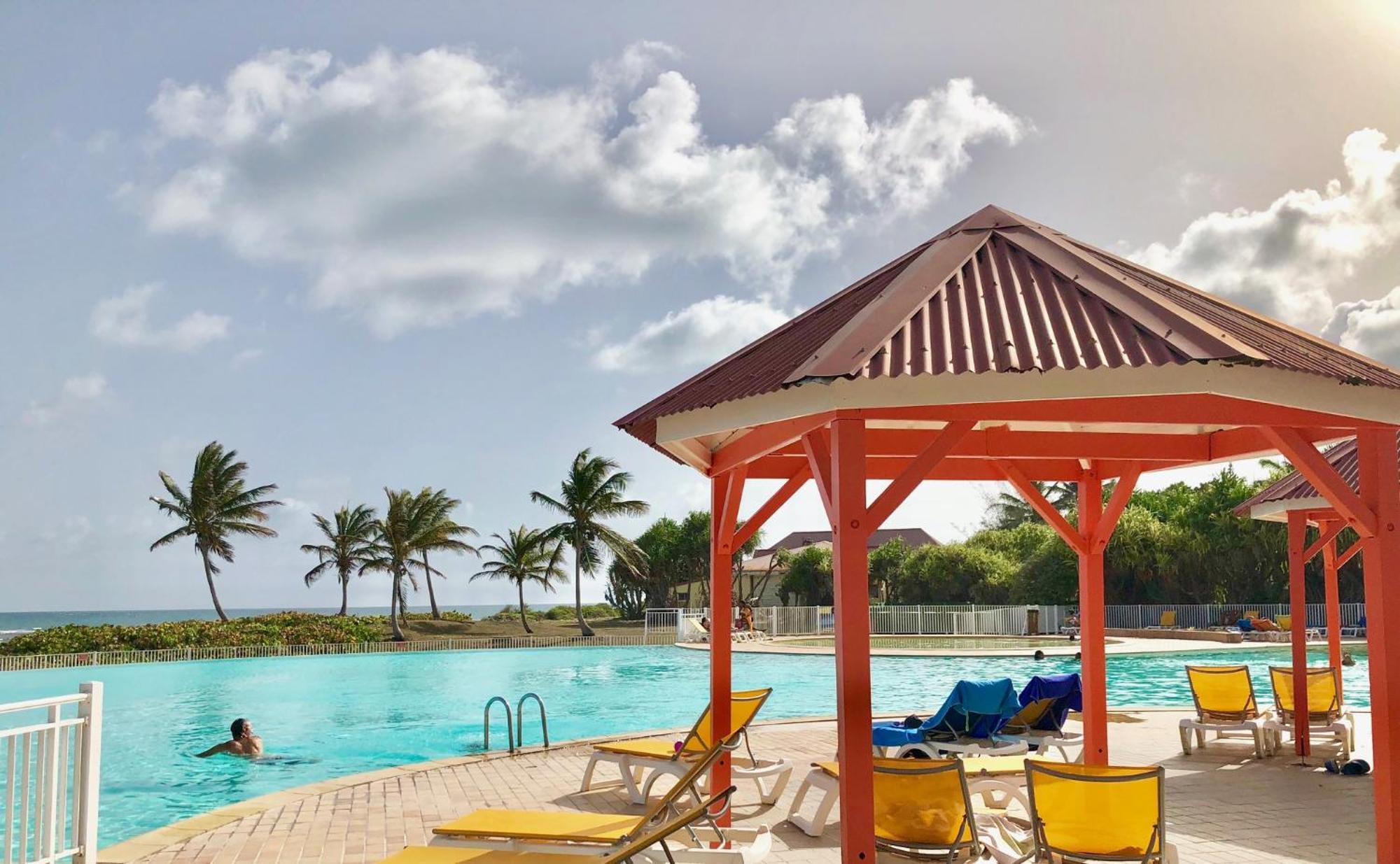 Guadeloupe- Saint-francois- Anse Des Rochers - Quart De Etage - Vue Mer- 4 Personnes - Lit Bebe Sur Demande - Citerne Et Wifi Prives -animaux Ok-acces Direct -apnee Bien-etre Experience Sur Demande Avec Instructeur A * Saint-Francois (Grande-Terre)