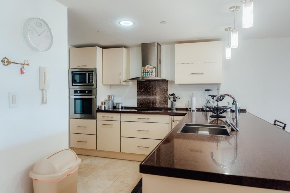 The Elegance Of Oasis -3br Front Palm Beach
