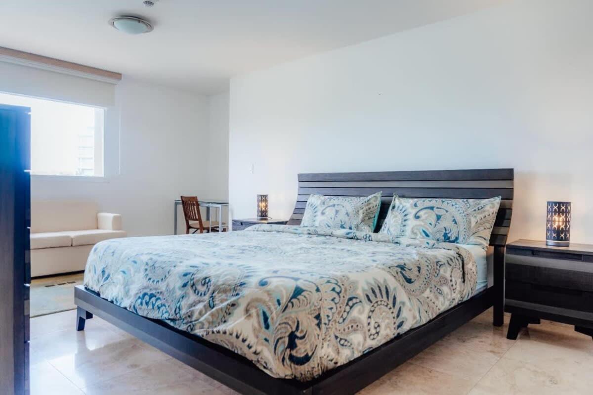 The Elegance Of Oasis -3br Front Palm Beach