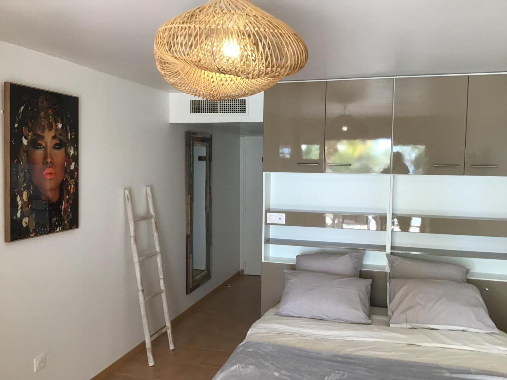 Martial Tropiques: Beachfront With Sea Views In Ste Anne Apartment