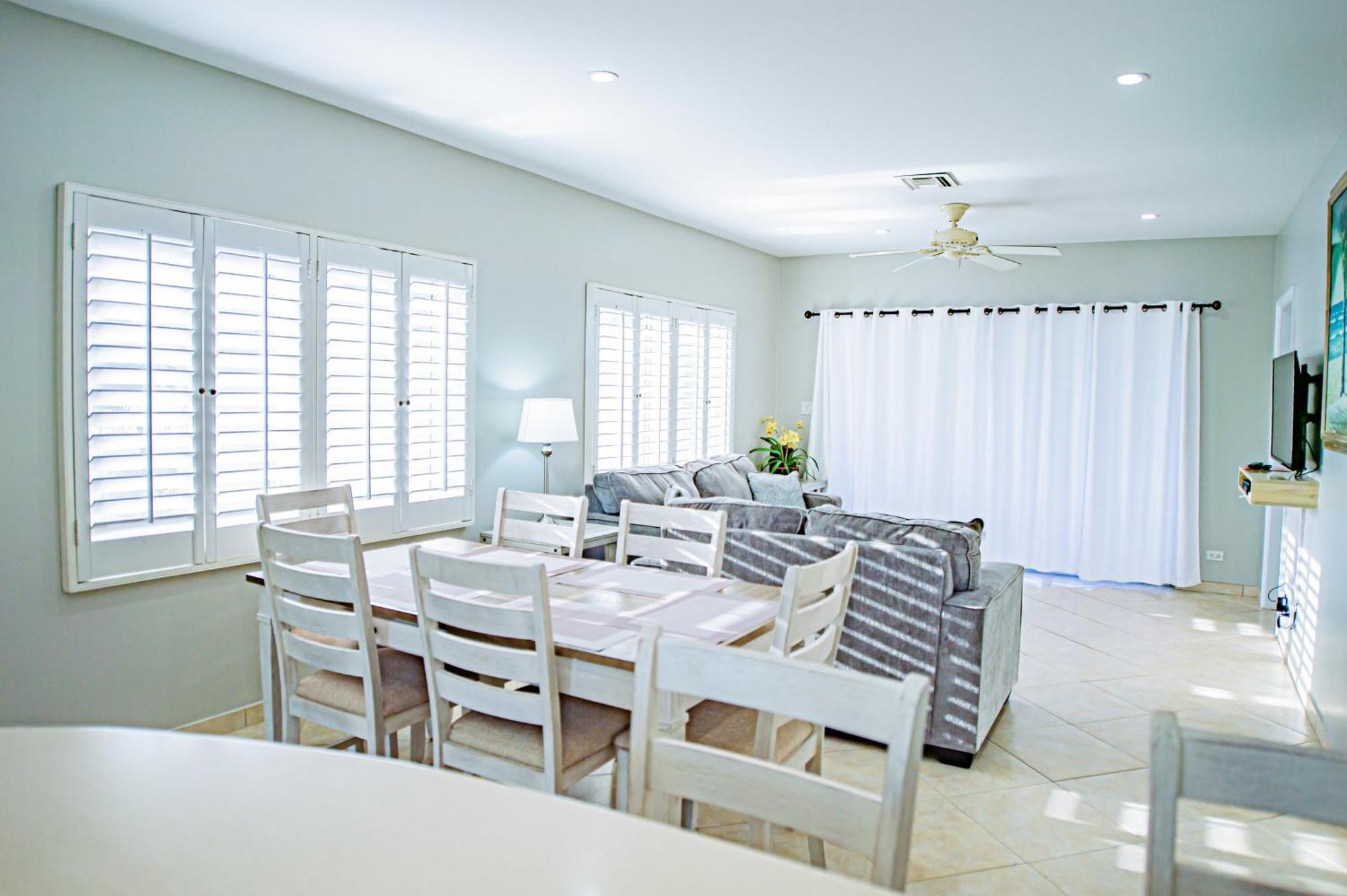 Seven Mile Beach 3*