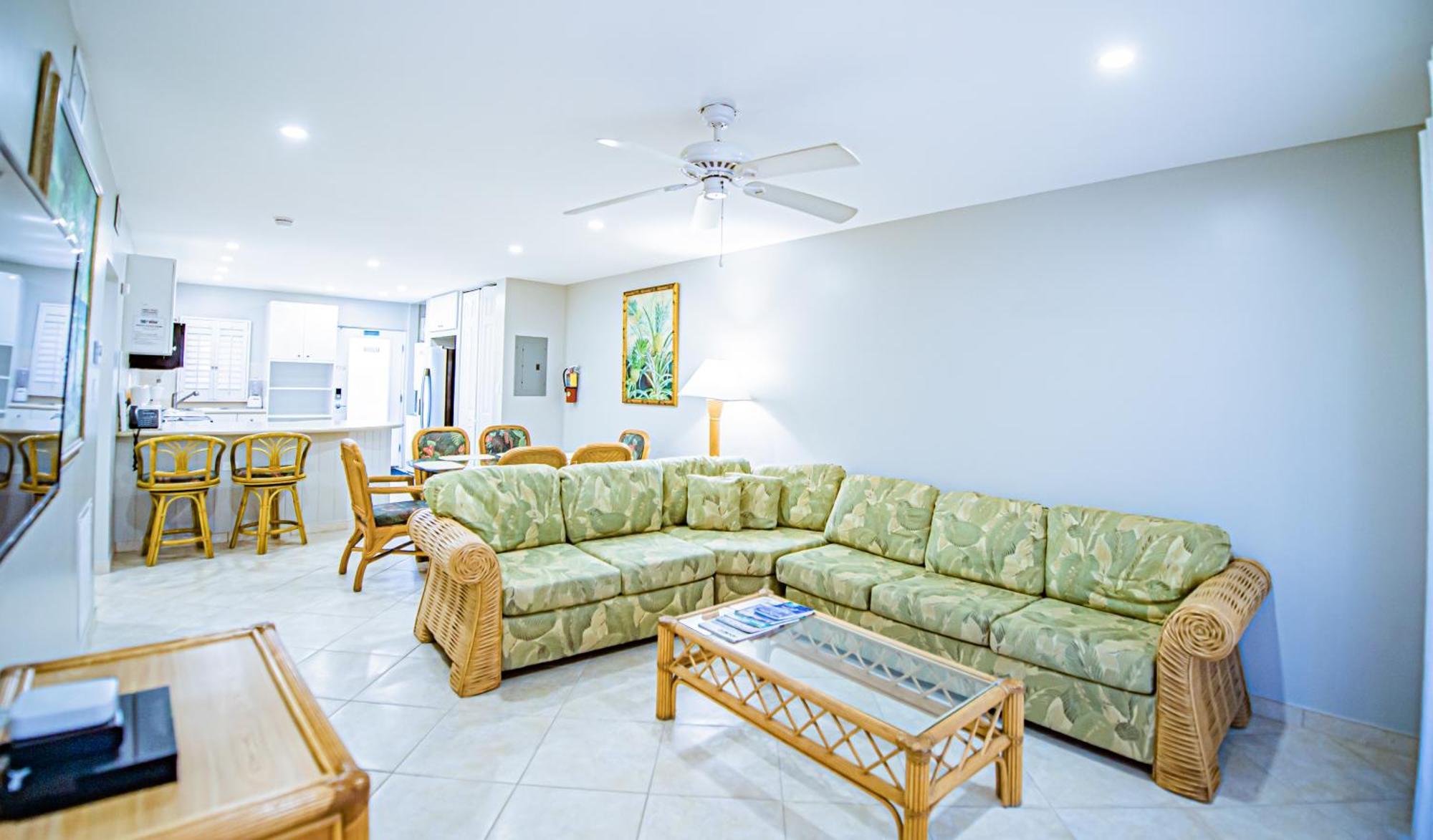 Seven Mile Beach Aparthotel