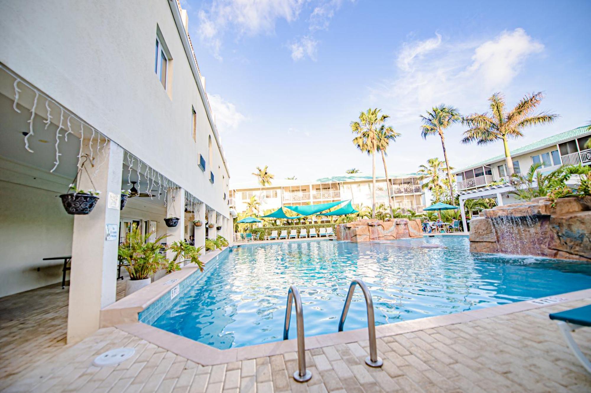 Seven Mile Beach Aparthotel