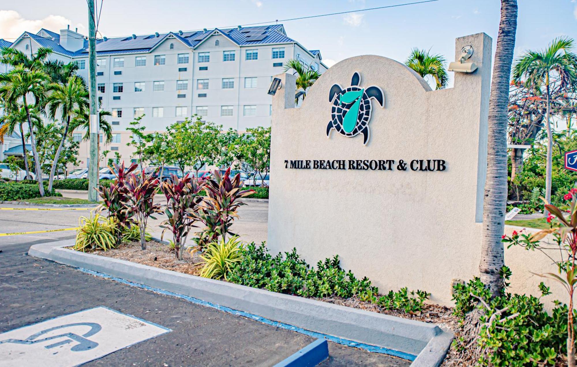 Aparthotel Seven Mile Beach 3*
