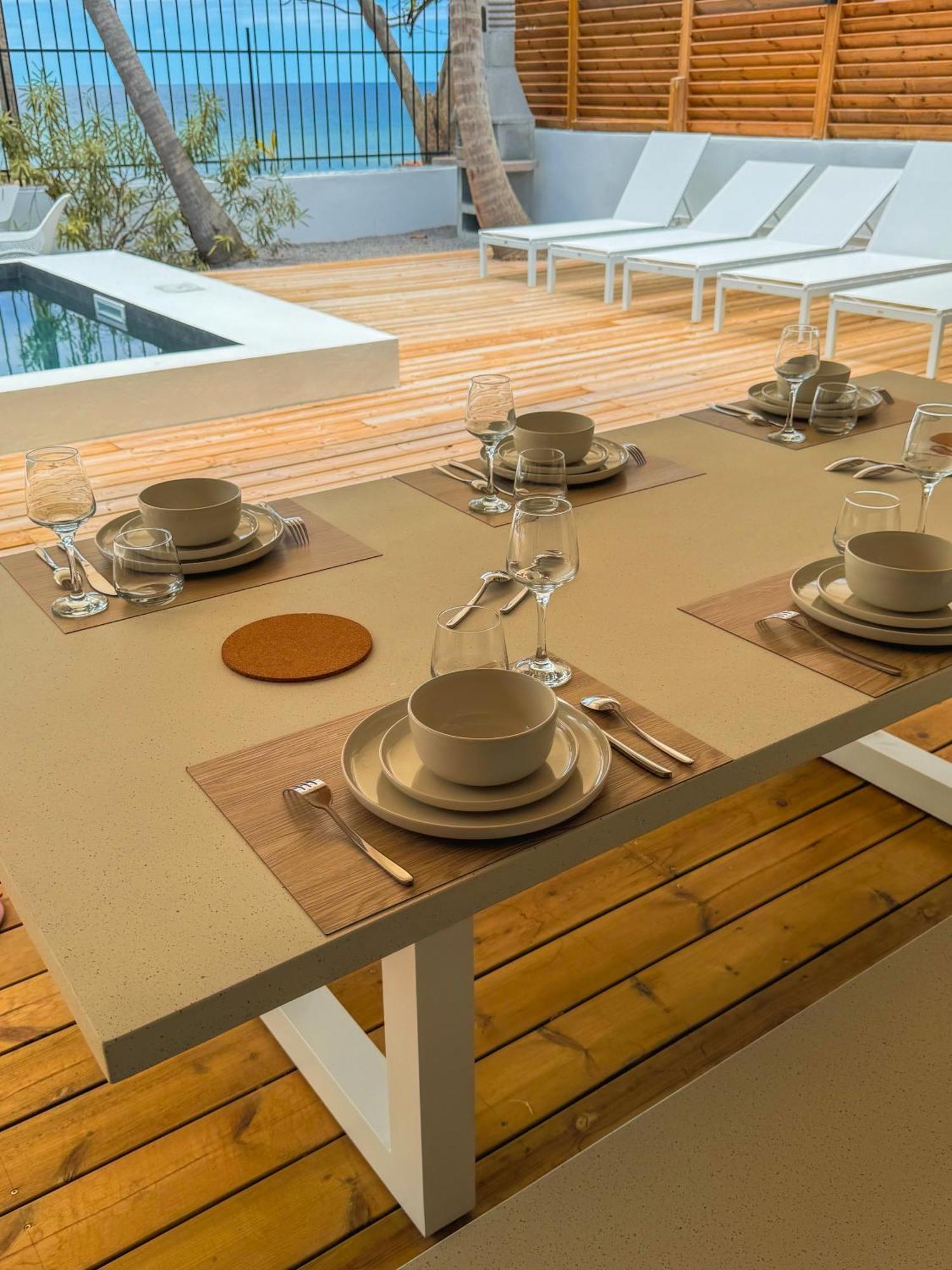 Kay Alice - Beachfront Villa