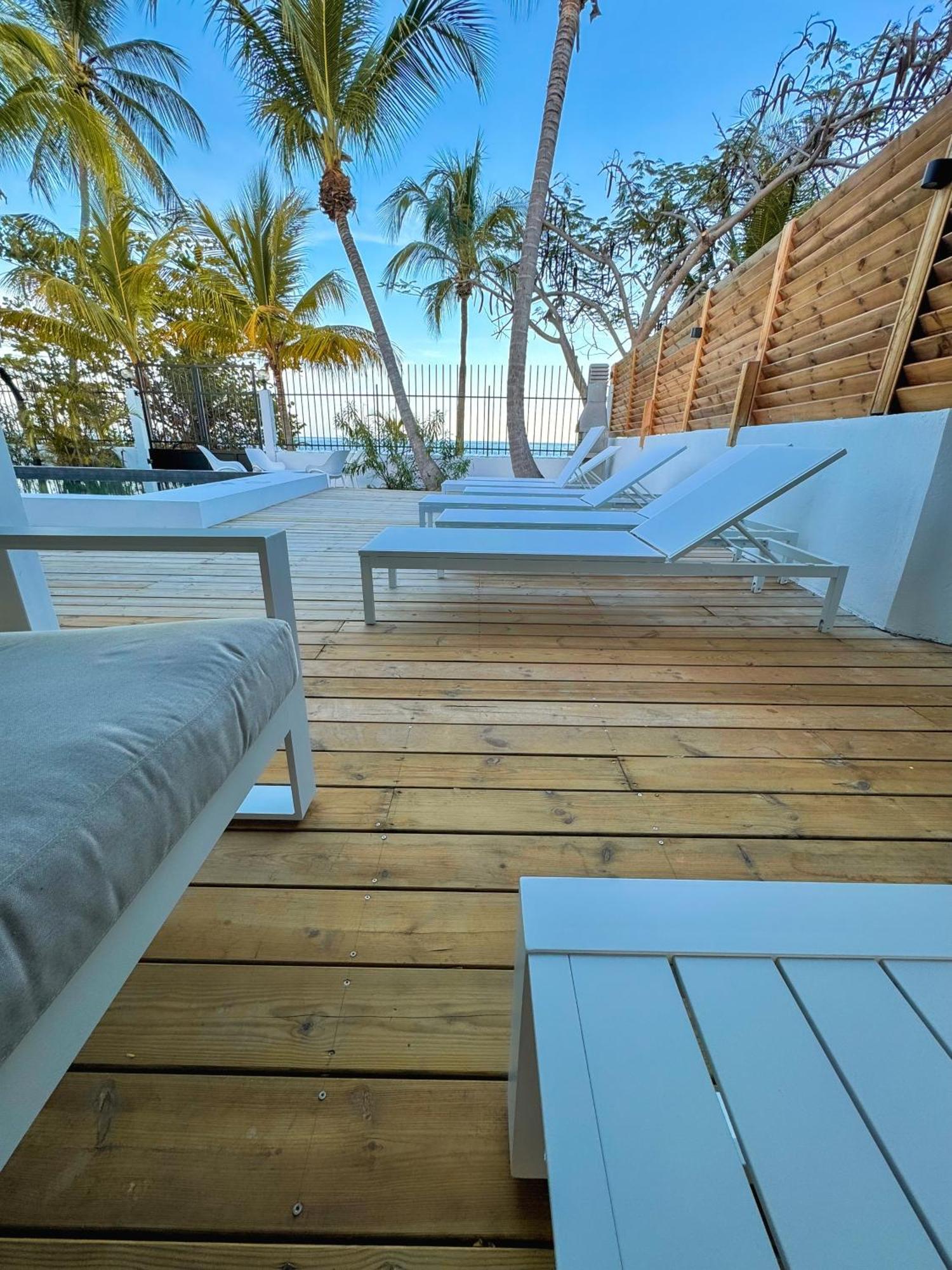 Kay Alice - Beachfront Villa
