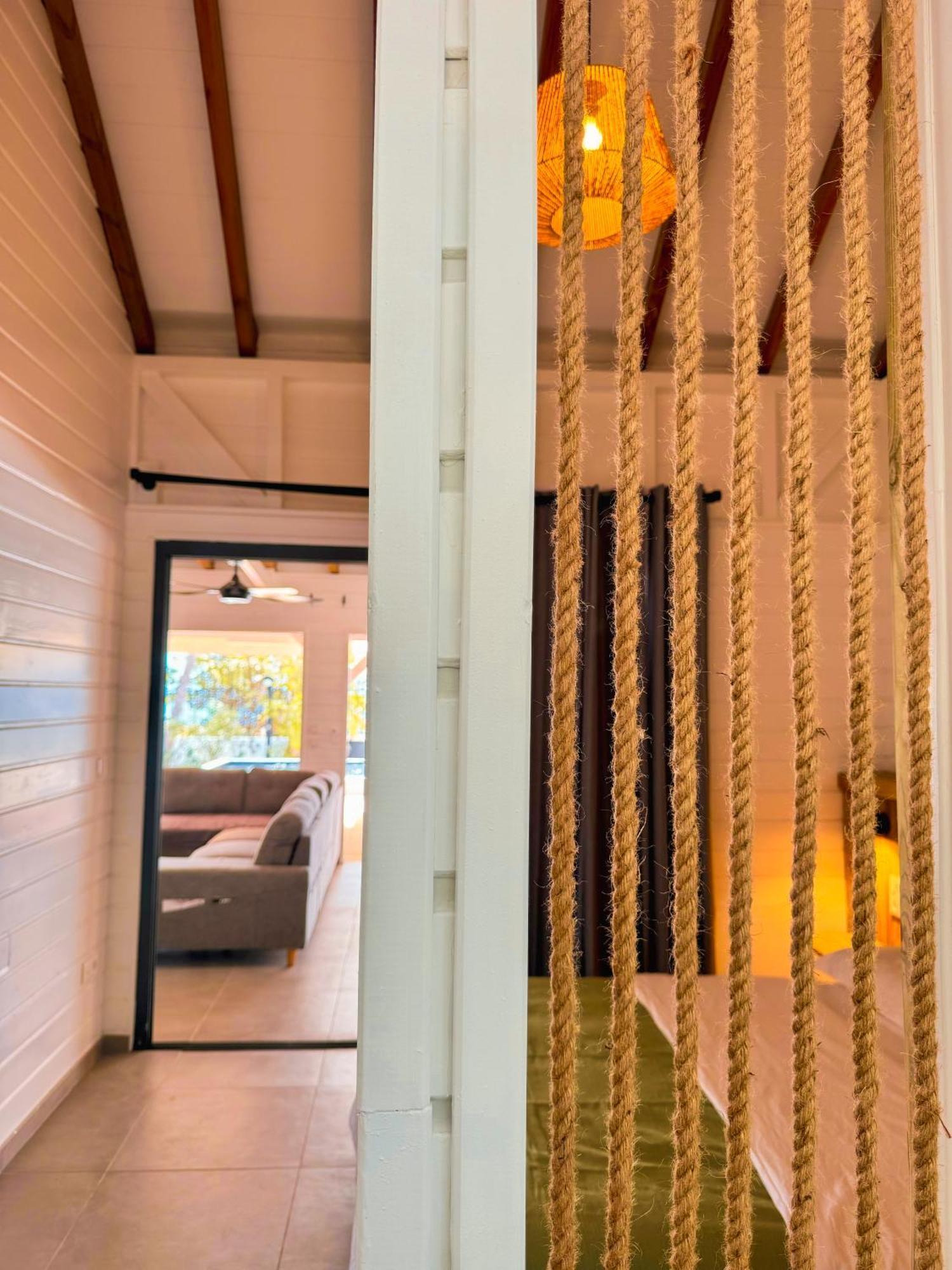 Kay Alice - Beachfront Villa *