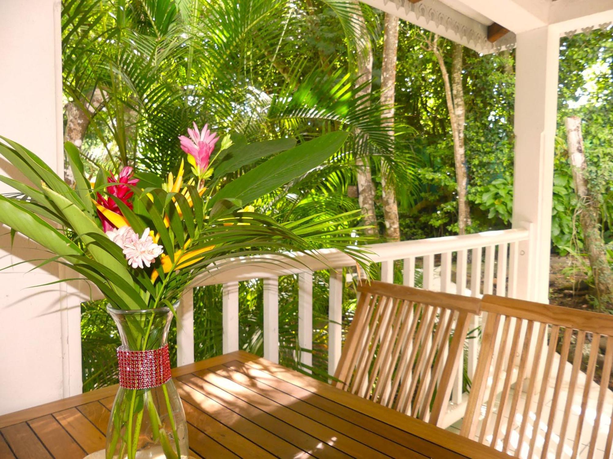 Au Jardin Des Colibris Ecolodge&spa Holiday park *