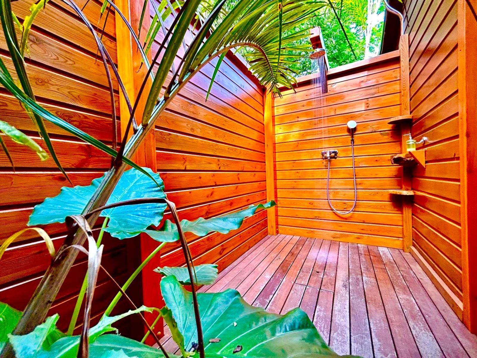 Holiday park Au Jardin Des Colibris Ecolodge&spa