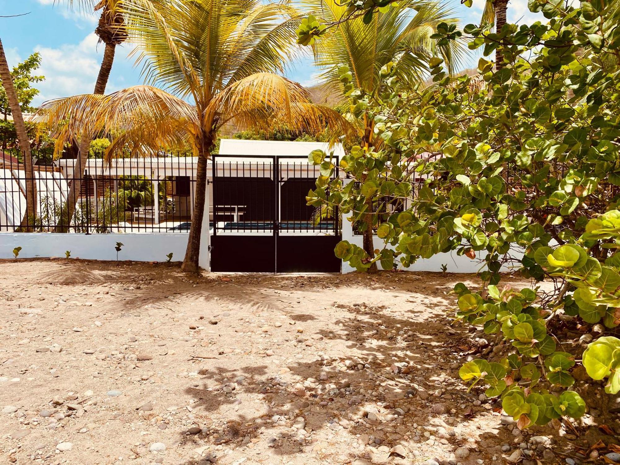 Villa Kay Alice - Beachfront Le Carbet
