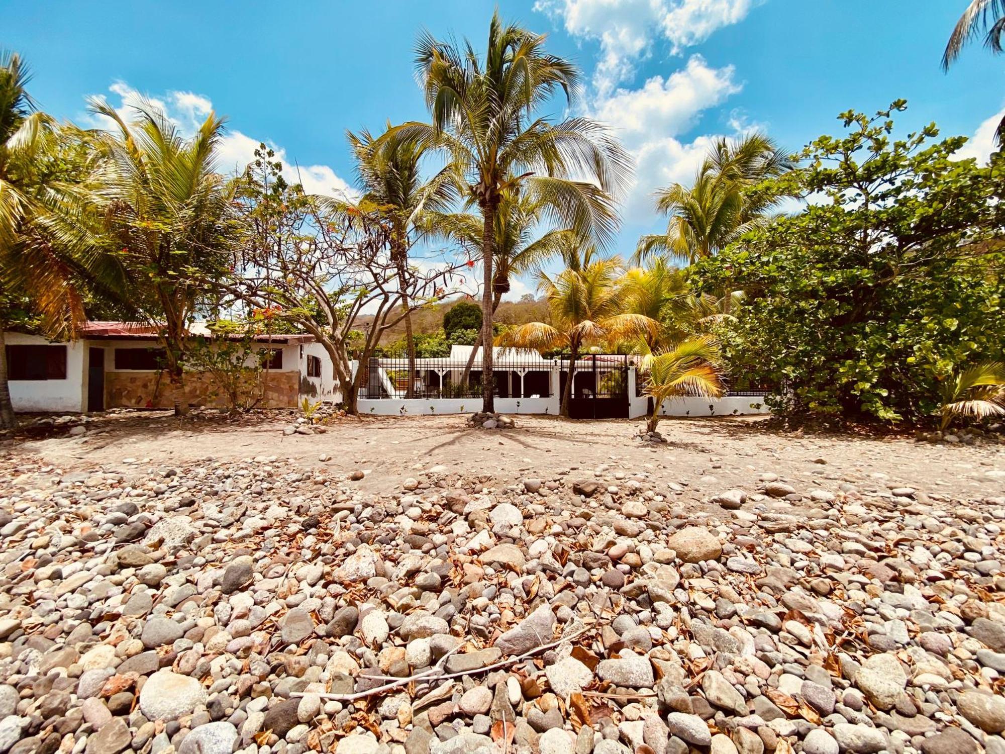 Villa Kay Alice - Beachfront Le Carbet