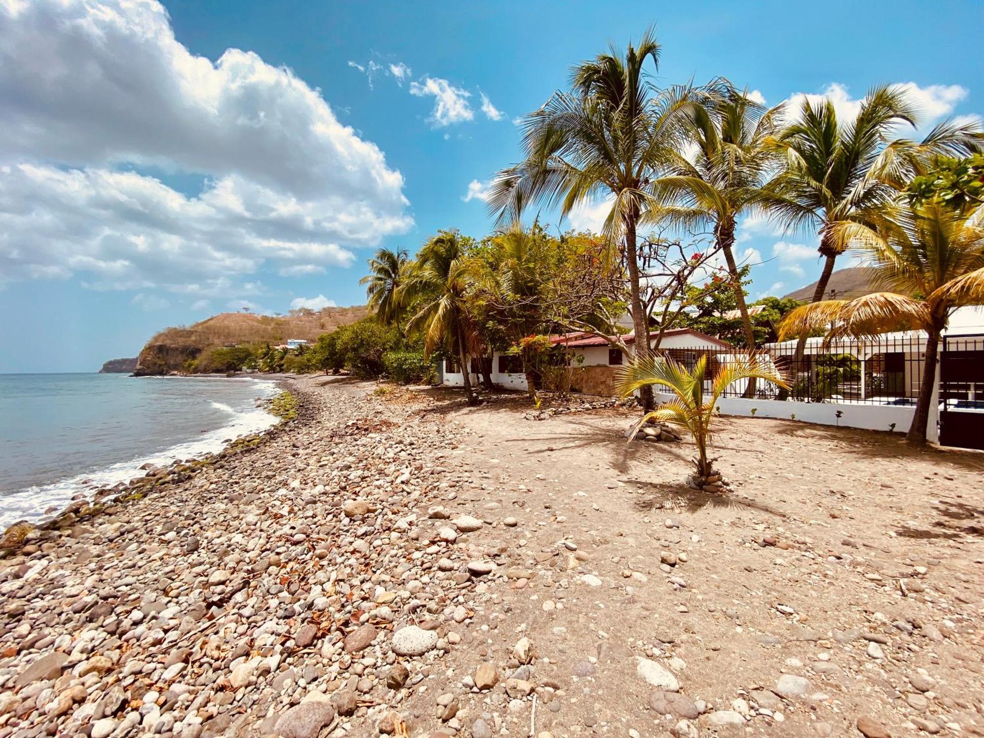 Villa Kay Alice - Beachfront Le Carbet