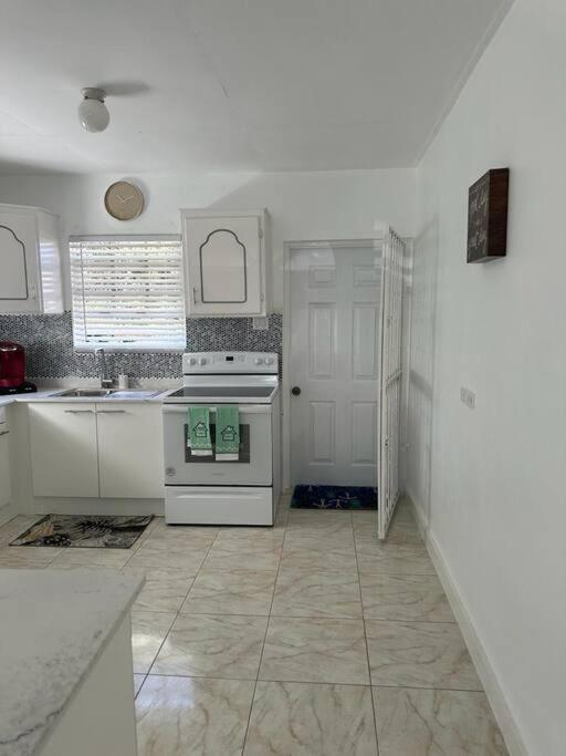 Casa de férias Ottie-newly Renovated, 5 Min From *