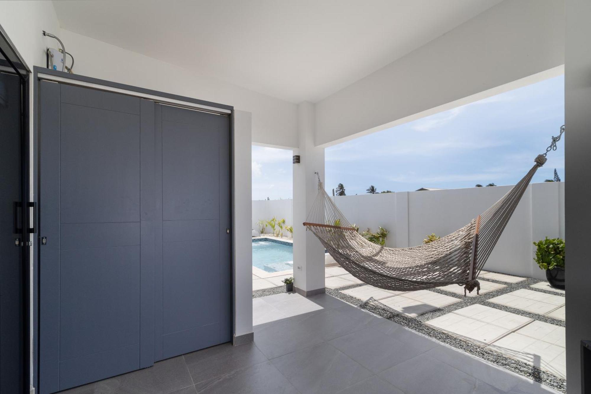 Tanki Leendert 43k Holiday home Oranjestad