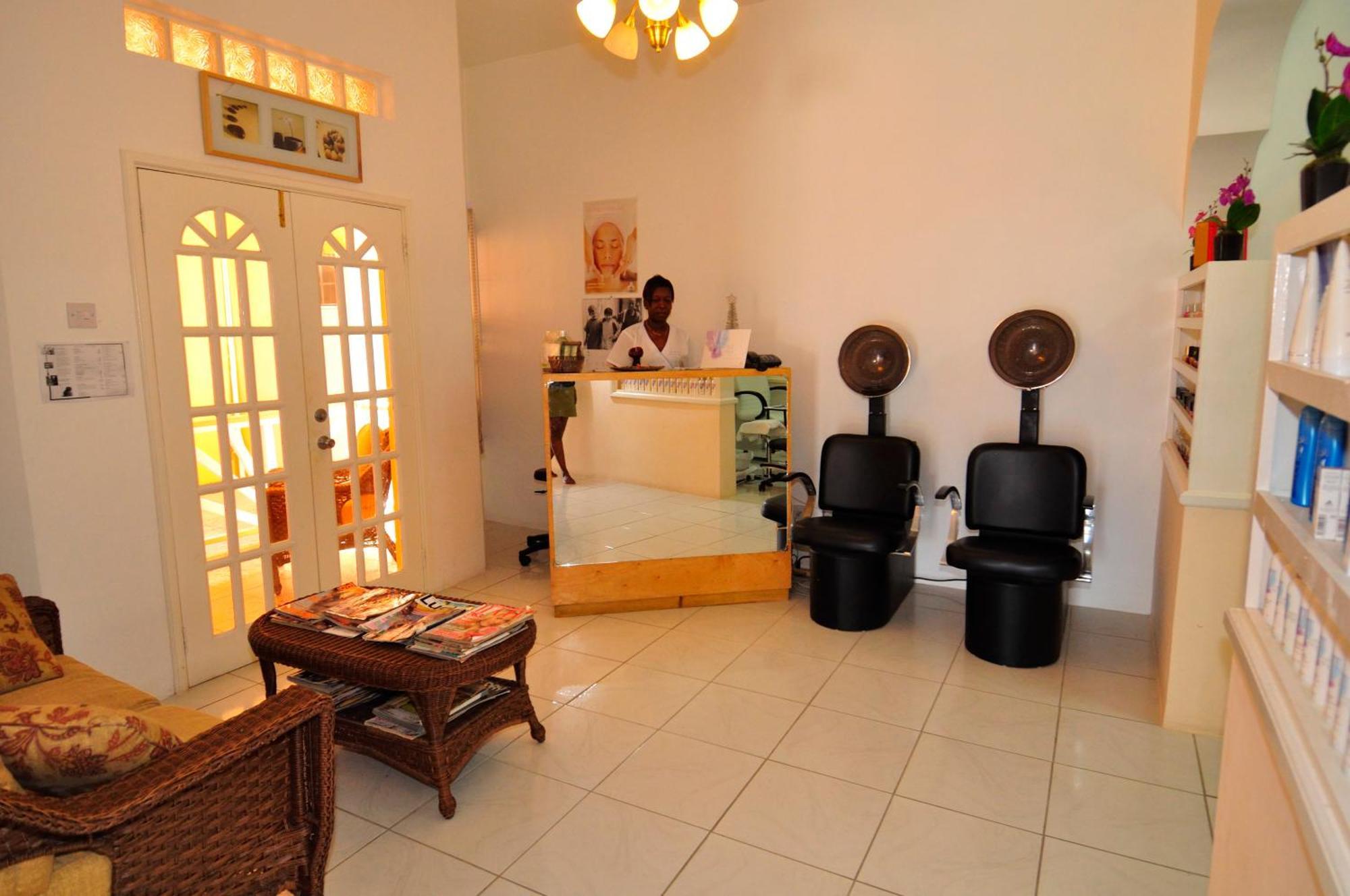 Aparthotel La Heliconia & Day St. George's