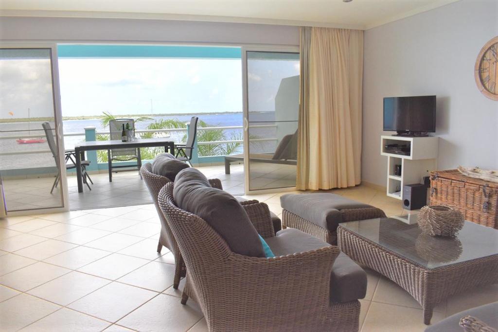 Apartment Oceanfront Barracuda At Den Laman Playa