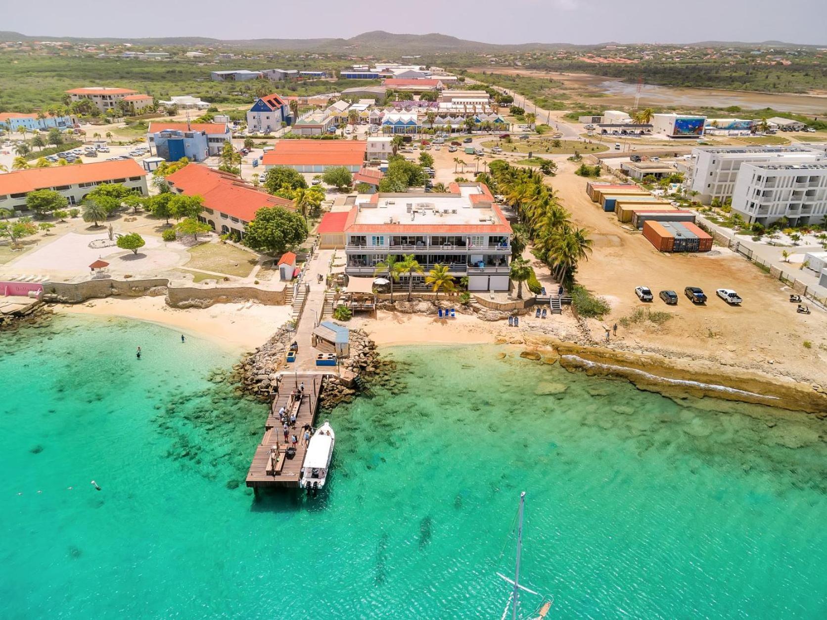 Oceanfront Barracuda At Den Laman * Playa