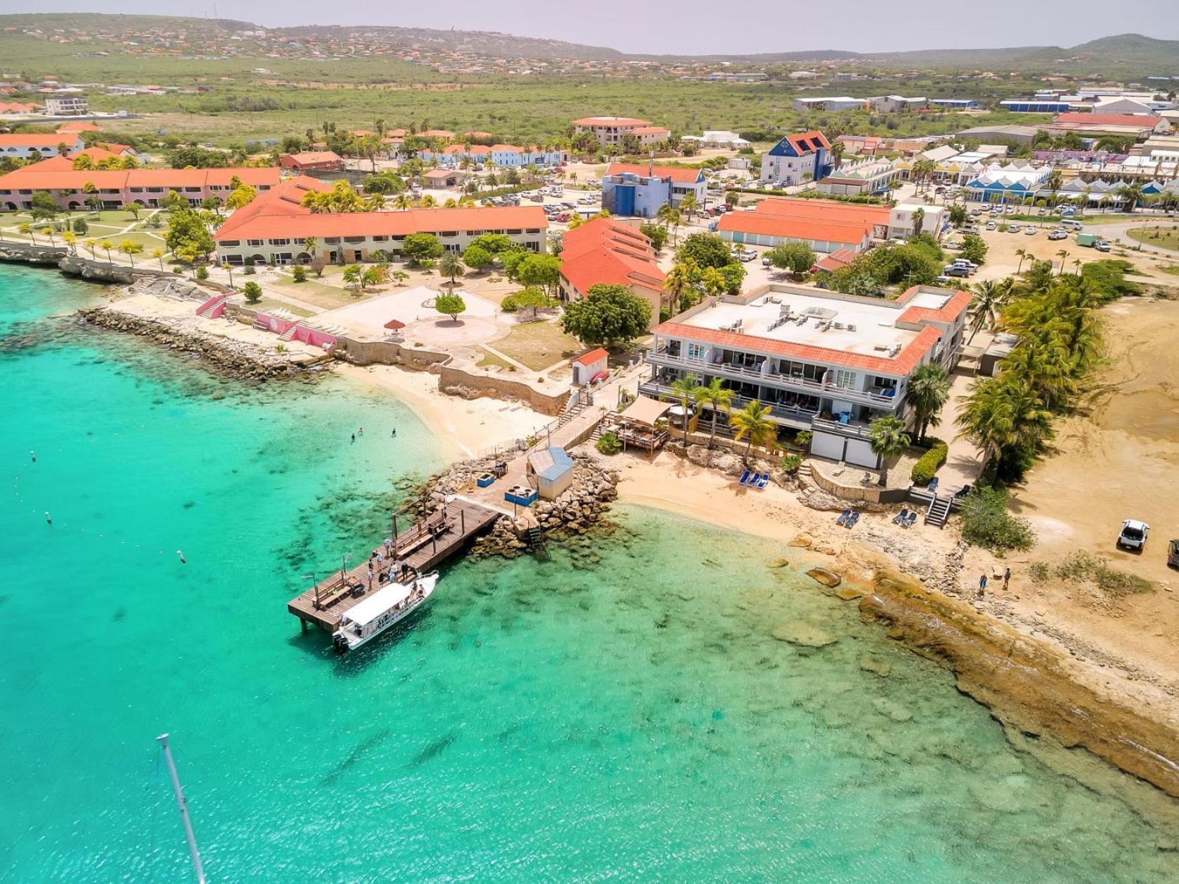 Apartment Oceanfront Barracuda At Den Laman