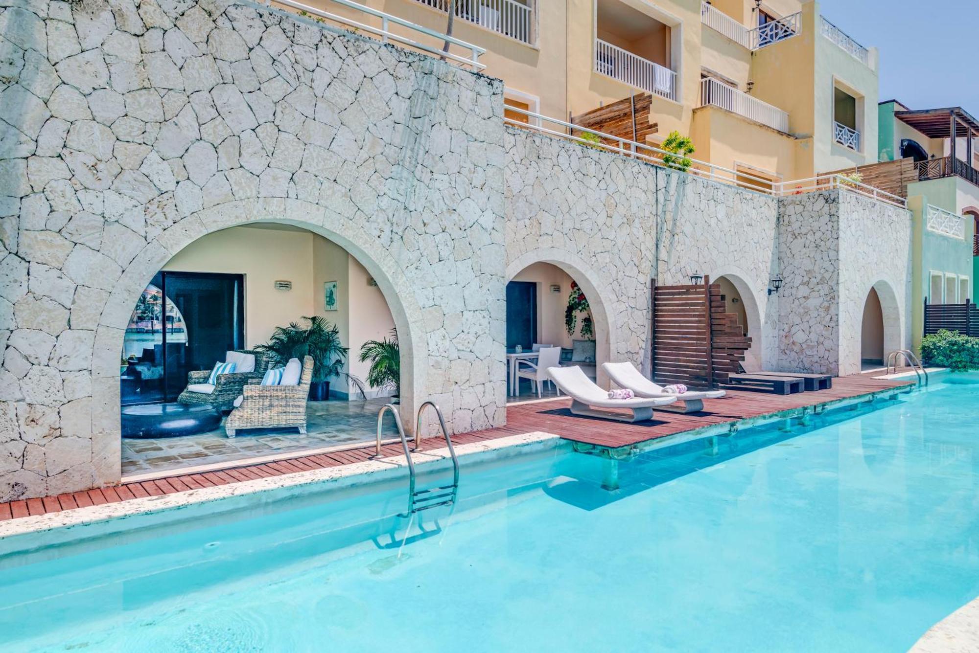 Fishing Lodge, Infinity Pool, Vistas A La Bahia Apartment